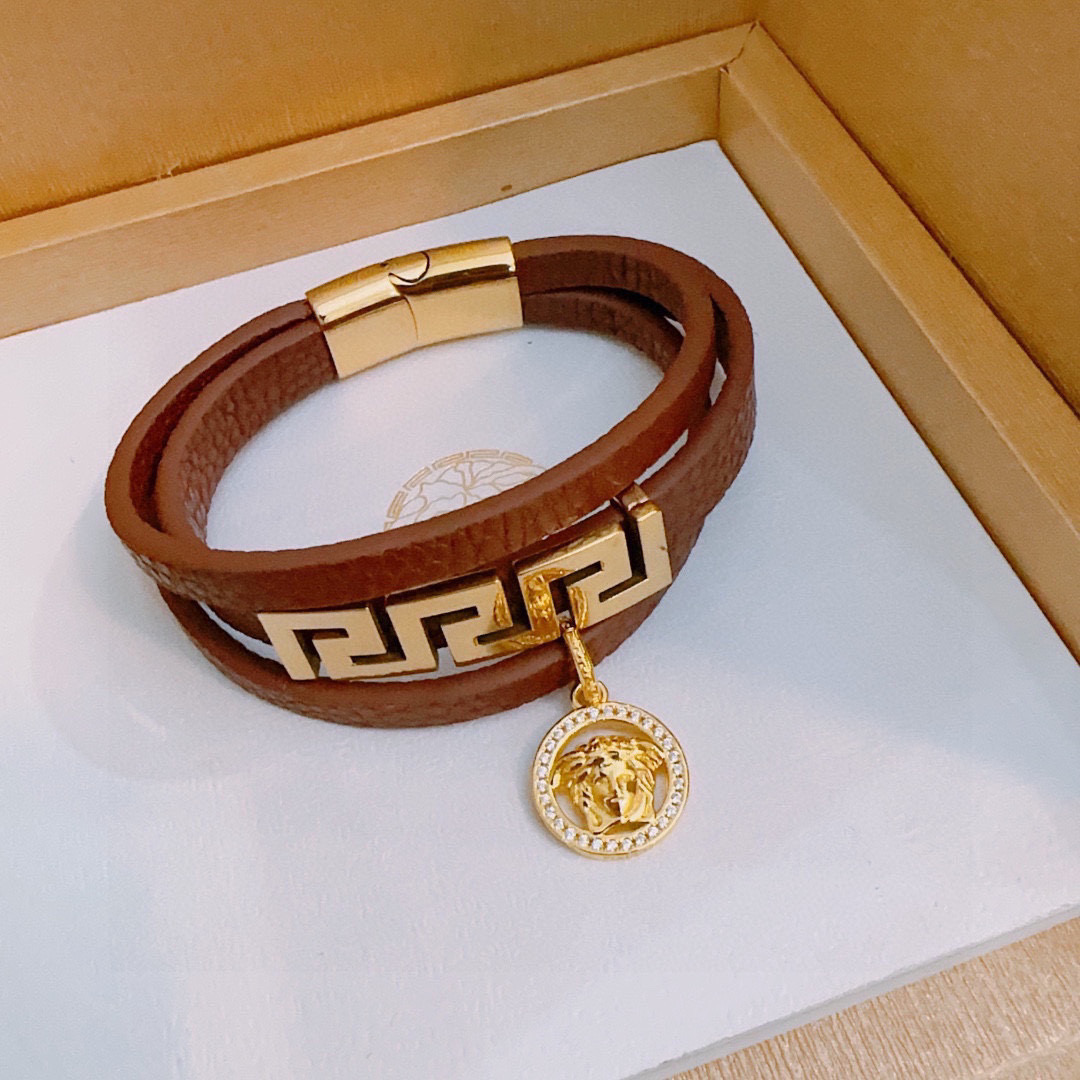 High-Quality Versace Leather Hand Bracelet with Unique Branding and Adjustable Size - 图片 6