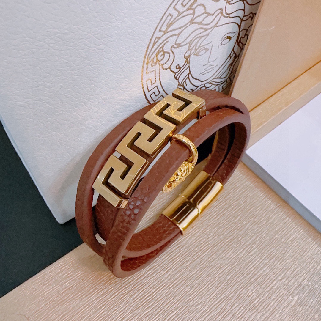 High-Quality Versace Leather Hand Bracelet with Unique Branding and Adjustable Size - 图片 8