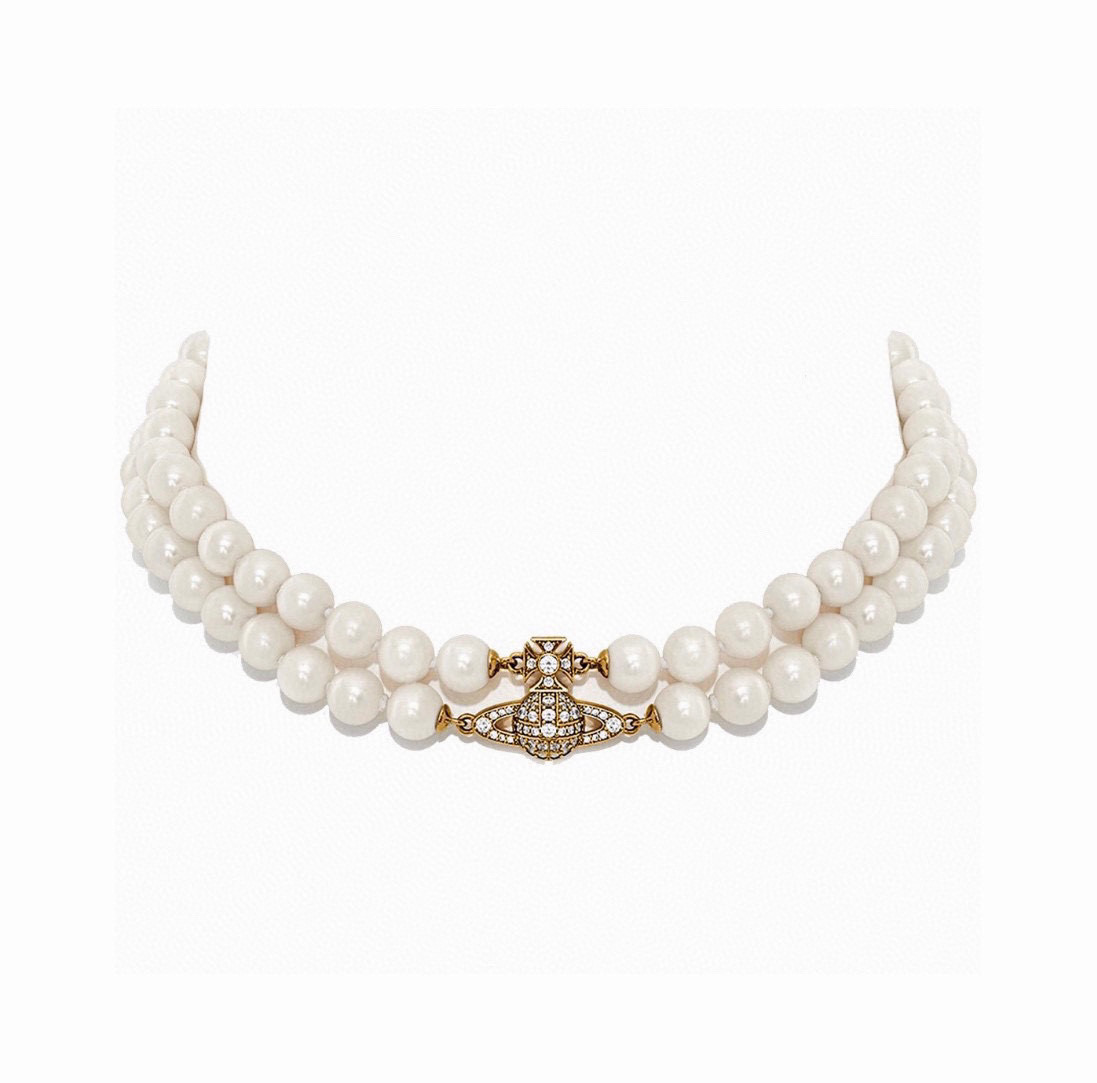 NO:106008,[New product is on the shelves] Queen Mother Citizen Saturn Pearl Necklace [VivienneWestwood] is a big recommendation. You must put it in the whole set, and you must enter it with your eyes closed!  The pure crown ball is a classic symbol. The shining Saturn ring outlines the flow of future waves and light, opening up a new encounter with the future!  We are consistent with ZP. The diamonds on Saturn are also customized Swarovski rhinestones, not made with plastic beads and diamonds on the market!  You can feel its texture, feel and luster when you get it. Nice, with rhinestone embellishments appear on Saturn's design, adding a lot of cool, fashionable and pretty looks, making the punk a little girl at the same time, and bringing a group of fashion fans!  It looks good, salty or sweet, pure or desirable!  Love at first glance, it is definitely a stubborn stick in the 
