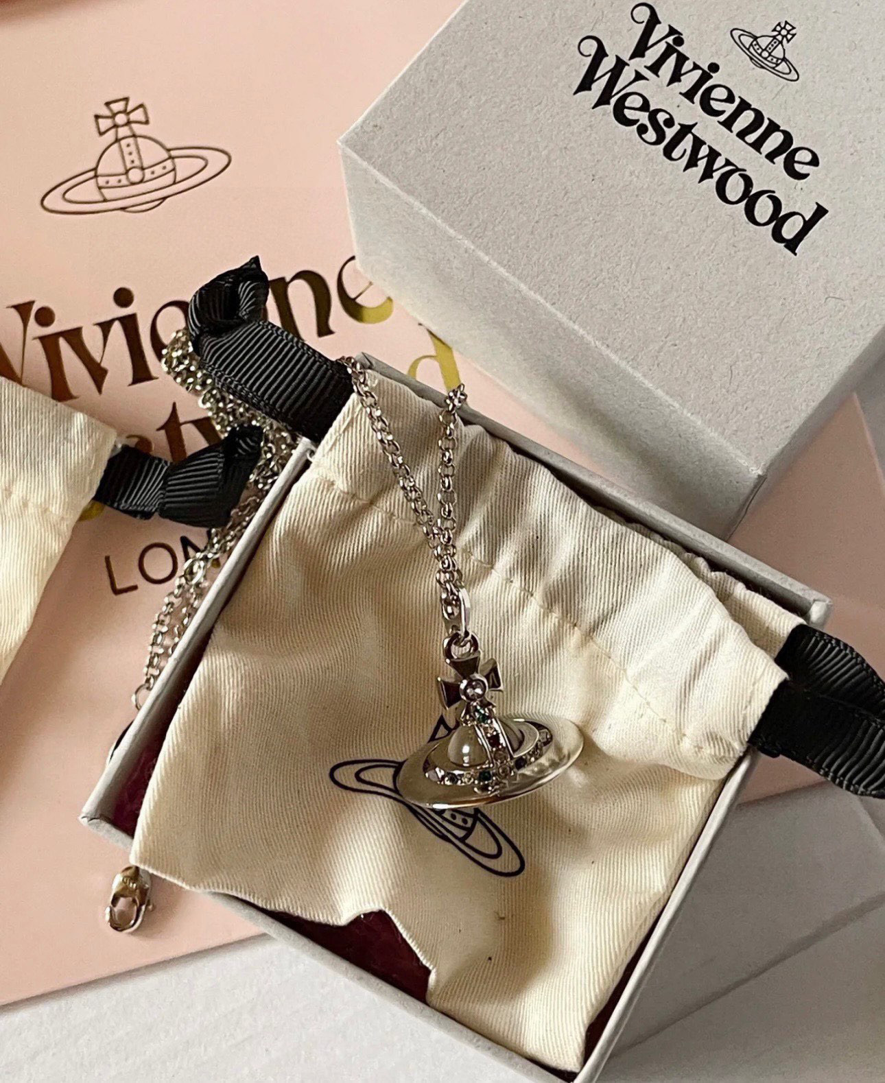 Vivienne Westwood 项链𝐕𝐢𝐯𝐢𝐞𝐧𝐧𝐞 𝐖𝐞𝐬𝐭𝐰𝐨𝐨𝐝