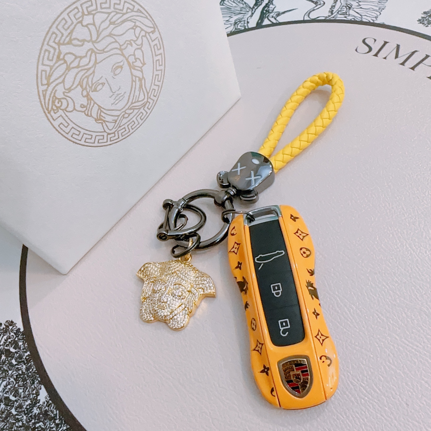 NO:107063,New product releases Versace keychain, bag buckle, the latest style of bag hanging ornaments, the same style as Anger Forest series classic design concept keychain series, details are used to treat the version, non-market bright style, this model has been released, Versace is popular, very easy to match with trendy backpacks, jewelry quality, versace, backpacks, keychain19860909新品发布范思哲钥匙扣 包包扣 最新款包包挂饰档次更高明星同款Anger Forest系列经典款联名设计理念钥匙扣系列 细节对版做旧处理 非市面亮面版型 这款一直在出 范思哲里面热卖款 非常好搭配潮流背包,饰品精品,versace,backpacks,keychain,Jewelry