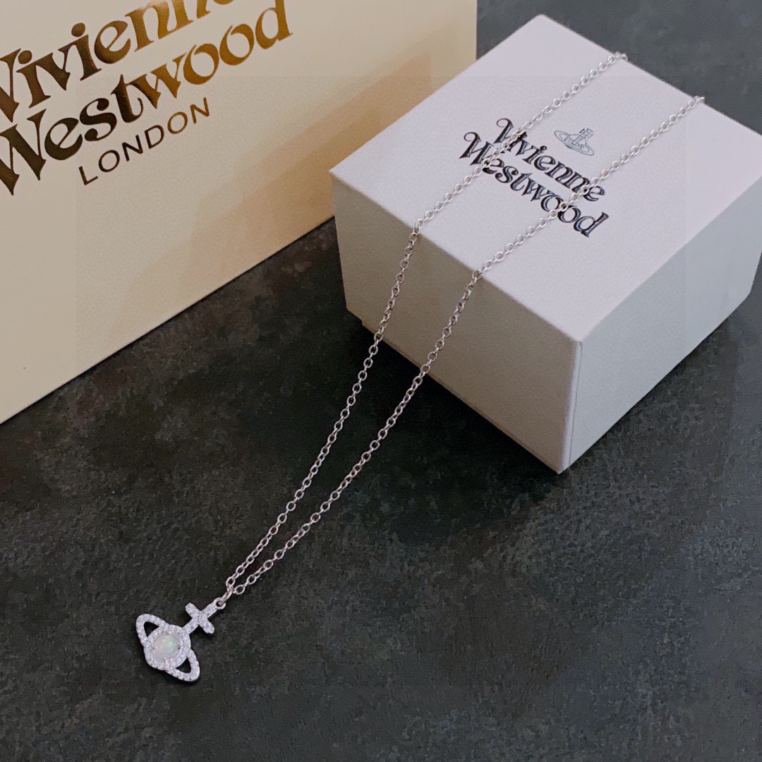 NO:108655,vivienne westwood Queen Mother Vivian Saturn necklace!  British fashion designer, mother of punk in fashion!  Fashionable and trendy style, powerful quality, super beautiful design!  The simple and elegant embroidery logo is exquisite. There is no need to worry about not looking good because of the new design of classic elements!  The perfect choice for gifts, fully showing the personality style. The quality is very high, and the whole jewelry gives people a big brand aura and is very exquisite. It improves the level of the whole person for several levels. It is definitely worth buying, jewelry quality, necklace19860909vivienne westwood西太后薇薇安土星项链！英国时装设计师,时装的朋克之母！时尚潮流风格,品质强大,超美的设计！简约大气刺绣Logo精致这个款不用担心不好看,因为经典的元素洋气的新设计！赠礼的完美之选,充分展现个性风范.品质非常整个首饰给人大牌气场的同时又非常精致,让整个人的层次提升好几个level绝对值得入手,饰品精品,necklace,Jewelry