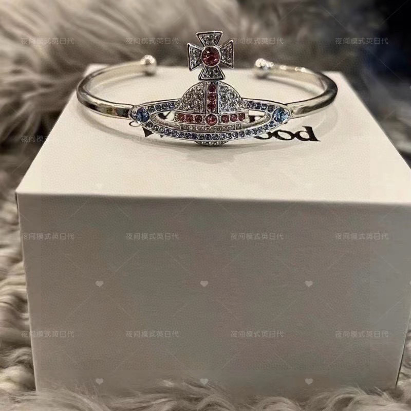 Vivienne Westwood Queen Saturn Bracelet: Iconic British Fashion Design with Great Quality - 图片 2