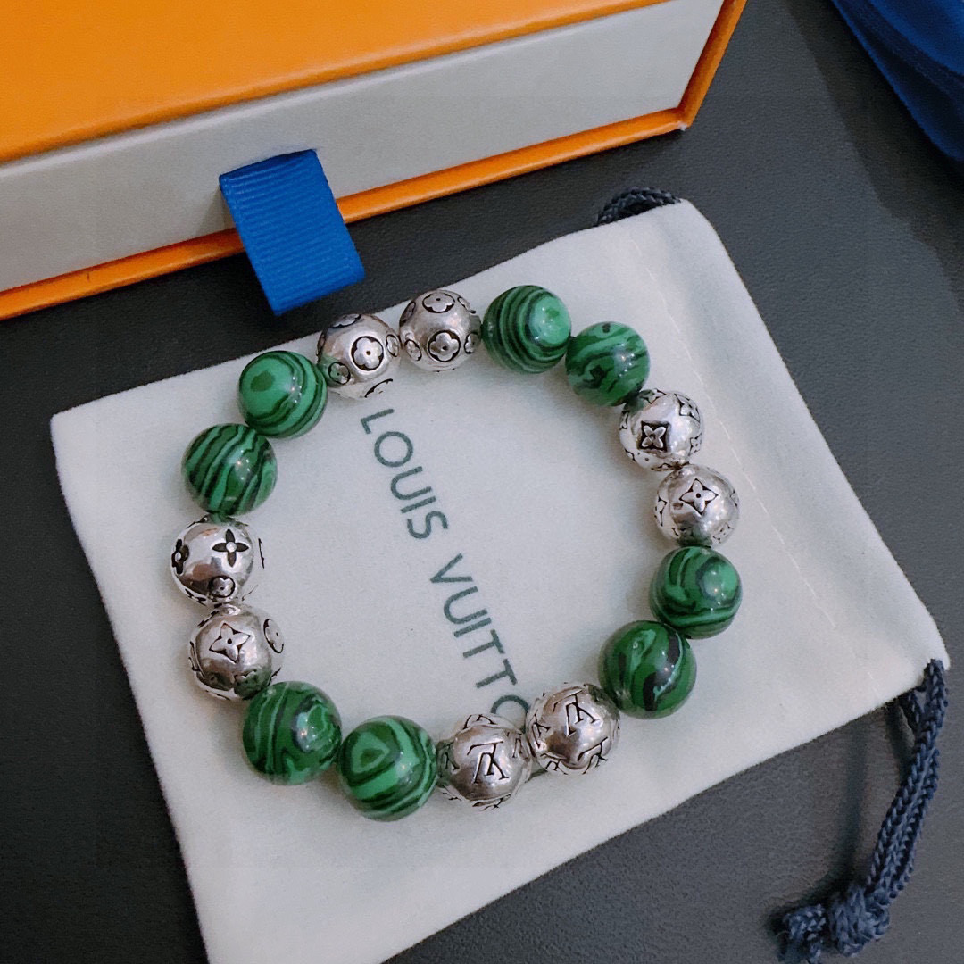 NO:115746,Counter Seiko Version LV Louis Vuitton Multi-element Agate-Tai Silver Style (Large) Bracelet G-Dragon Stars Same Model Retro Aging Style Original Replica Pure Handmade ~ Authentic Model Opening Fashion Essentials Can Be Wearable for Men and Women Couple Models Same Models Rock Punk Tai Silver Style Retro Elements Trendy and All-Match Official Website Same Models, Elegant Jewelry, Louis vuitton, Louis vuitton, Bracelet19860909专柜精工版本 LV路易威登多元素玛瑙泰银风格（大号）手链 权志龙明星同款 复古做旧风 原版复刻 纯手工打造 ～正品开模潮流时尚必备 男女均可佩戴 情侣款同款 摇滚朋克泰银风格 复古元素 潮流百搭 官网同款,饰品精品,louis vuitton,louis vuitton,bracelet,Jewelry