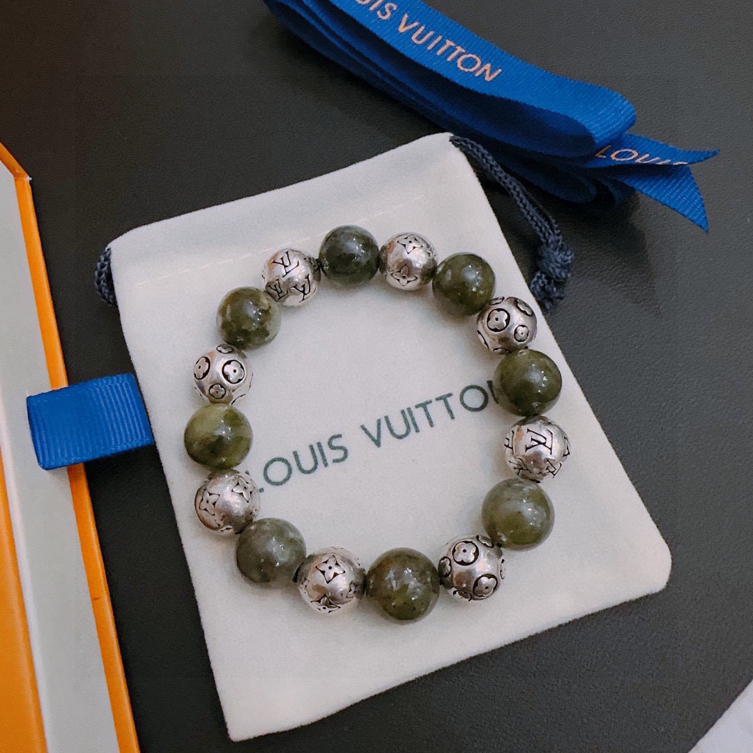 NO:108830,Counter Seiko Version LV Louis Vuitton Multi-element Agate-Tai Silver Style (Large) Bracelet G-Dragon Stars Same Model Retro Aging Style Original Replica Pure Handmade ~ Authentic Model Opening Fashion Essentials Can Be Wearable for Men and Women Couple Models Same Models Rock Punk Tai Silver Style Retro Elements Trendy and All-Match Official Website Same Models, Elegant Jewelry, Louis vuitton, Louis vuitton, Bracelet19860909专柜精工版本 LV路易威登多元素玛瑙泰银风格（大号）手链 权志龙明星同款 复古做旧风 原版复刻 纯手工打造 ～正品开模潮流时尚必备 男女均可佩戴 情侣款同款 摇滚朋克泰银风格 复古元素 潮流百搭 官网同款,饰品精品,louis vuitton,louis vuitton,bracelet,Jewelry