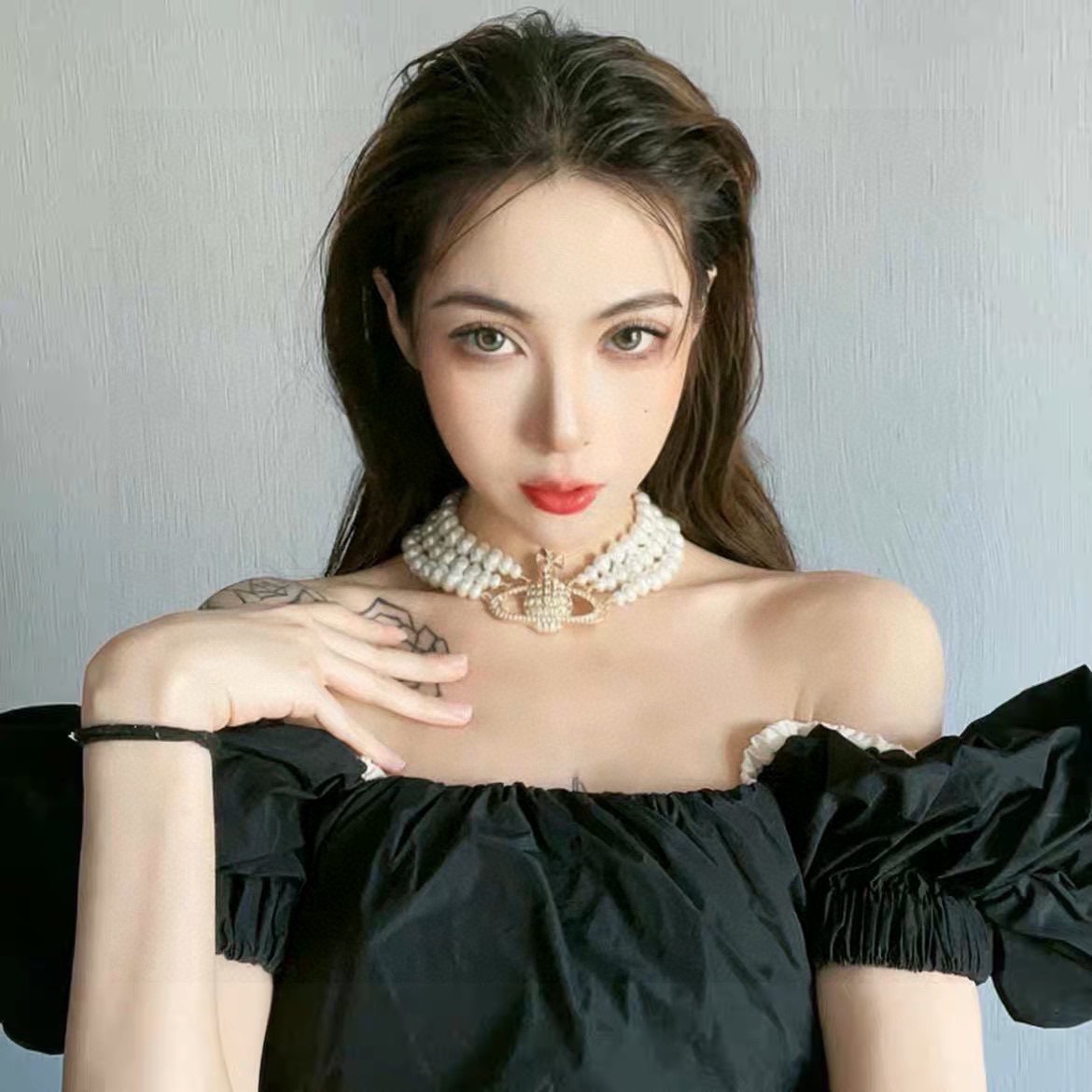 NO:108844,Classic Saturn pin necklace necklace vivienne westwood Queen Mother Saturn necklace!  British fashion designer, mother of punk in fashion!  Fashionable and trendy style, powerful quality, super beautiful design!  The simple and elegant embroidery logo is exquisite. There is no need to worry about not looking good because of the new design of classic elements!  The perfect choice for gifts, fully showing the personality style. The quality is very high, and the whole jewelry gives people a big brand aura and is very exquisite. It improves the level of the whole person for several levels. It is definitely worth buying, jewelry quality, necklace19860909经典土星别针项链 项链vivienne westwood西太后土星项链！英国时装设计师,时装的朋克之母！时尚潮流风格,品质强大,超美的设计！简约大气刺绣Logo精致这个款不用担心不好看,因为经典的元素洋气的新设计！赠礼的完美之选,充分展现个性风范.品质非常整个首饰给人大牌气场的同时又非常精致,让整个人的层次提升好几个level绝对值得入手,饰品精品,necklace,Jewelry