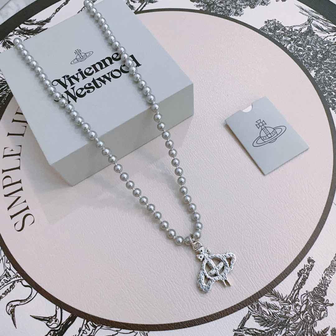 NO:109332,High-quality classic Saturn necklace for men and women (60cm) necklace vivienne westwood Queen Mother Saturn pearl necklace!  British fashion designer, mother of punk in fashion!  Fashionable and trendy style, powerful quality, super beautiful design!  The simple and elegant embroidery logo is exquisite. There is no need to worry about not looking good because of the new design of classic elements!  The perfect choice for gifts, fully showing the personality style. The quality is very high, and the whole jewelry gives people a big brand aura and is very exquisite. It improves the level of the whole person for several levels. It is definitely worth buying, jewelry quality, necklace19860909高品质经典大土星项链男女同款（60cm） 项链vivienne westwood西太后土星珍珠项链！英国时装设计师,时装的朋克之母！时尚潮流风格,品质强大,超美的设计！简约大气刺绣Logo精致这个款不用担心不好看,因为经典的元素洋气的新设计！赠礼的完美之选,充分展现个性风范.品质非常整个首饰给人大牌气场的同时又非常精致,让整个人的层次提升好几个level绝对值得入手,饰品精品,necklace,Jewelry