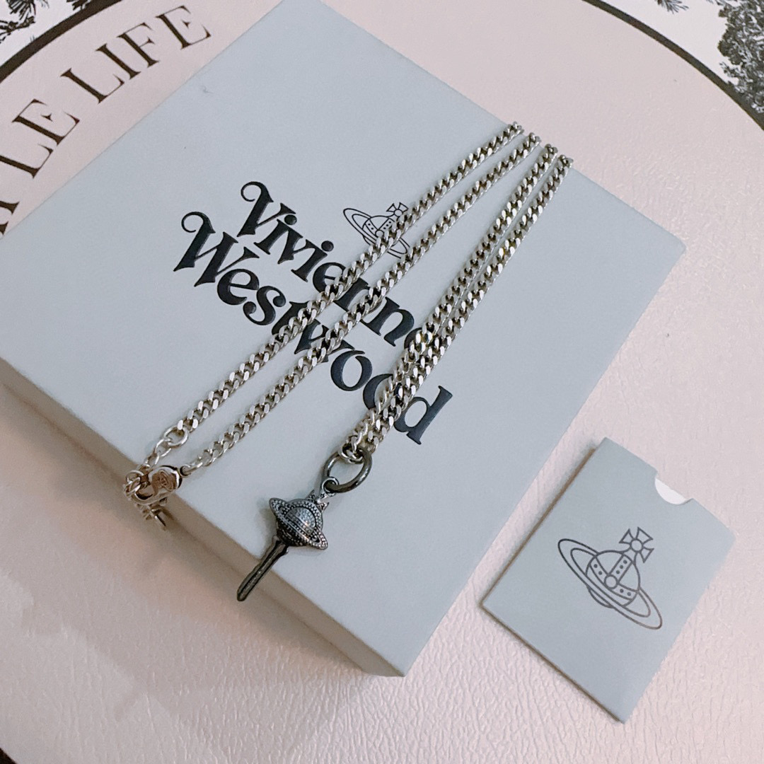 NO:113999,(45cm) High-quality classic Saturn necklace for men and women, necklace vivienne westwood Queen Mother Saturn necklace!  British fashion designer, mother of punk in fashion!  Fashionable and trendy style, powerful quality, super beautiful design!  The simple and elegant embroidery logo is exquisite. There is no need to worry about not looking good because of the new design of classic elements!  The perfect choice for gifts, fully showing the personality style. The quality is very high, and the whole jewelry gives people a big brand aura and is very exquisite. It improves the level of the whole person for several levels. It is definitely worth buying, jewelry quality, necklace19860909（45cm） 高品质经典大土星项链男女同款 项链vivienne westwood西太后土星项链！英国时装设计师,时装的朋克之母！时尚潮流风格,品质强大,超美的设计！简约大气刺绣Logo精致这个款不用担心不好看,因为经典的元素洋气的新设计！赠礼的完美之选,充分展现个性风范.品质非常整个首饰给人大牌气场的同时又非常精致,让整个人的层次提升好几个level绝对值得入手,饰品精品,necklace,Jewelry