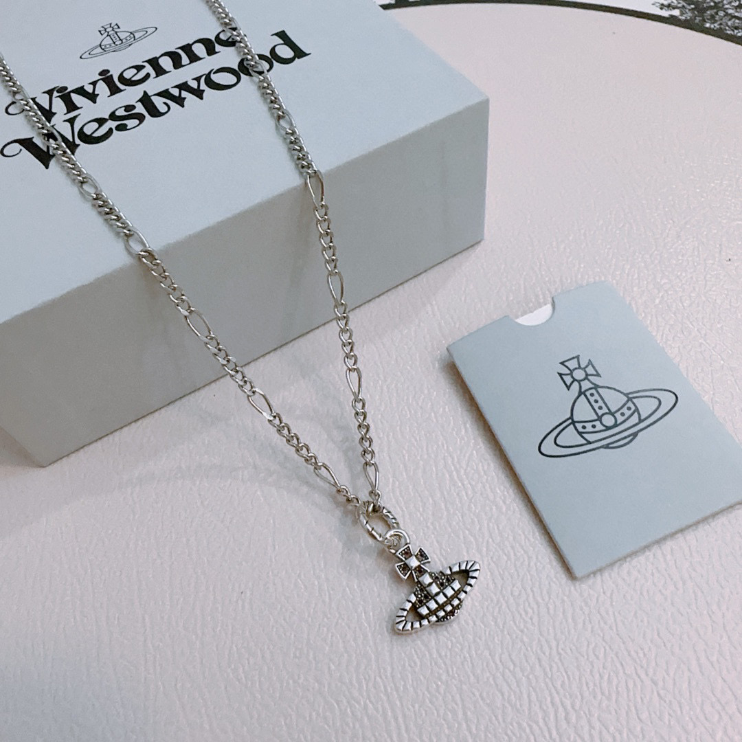 NO:109335,(45cm) High-quality classic Saturn necklace for men and women, necklace vivienne westwood Queen Mother Saturn necklace!  British fashion designer, mother of punk in fashion!  Fashionable and trendy style, powerful quality, super beautiful design!  The simple and elegant embroidery logo is exquisite. There is no need to worry about not looking good because of the new design of classic elements!  The perfect choice for gifts, fully showing the personality style. The quality is very high, and the whole jewelry gives people a big brand aura and is very exquisite. It improves the level of the whole person for several levels. It is definitely worth buying, jewelry quality, necklace19860909（45cm） 高品质经典大土星项链男女同款 项链vivienne westwood西太后土星项链！英国时装设计师,时装的朋克之母！时尚潮流风格,品质强大,超美的设计！简约大气刺绣Logo精致这个款不用担心不好看,因为经典的元素洋气的新设计！赠礼的完美之选,充分展现个性风范.品质非常整个首饰给人大牌气场的同时又非常精致,让整个人的层次提升好几个level绝对值得入手,饰品精品,necklace,Jewelry