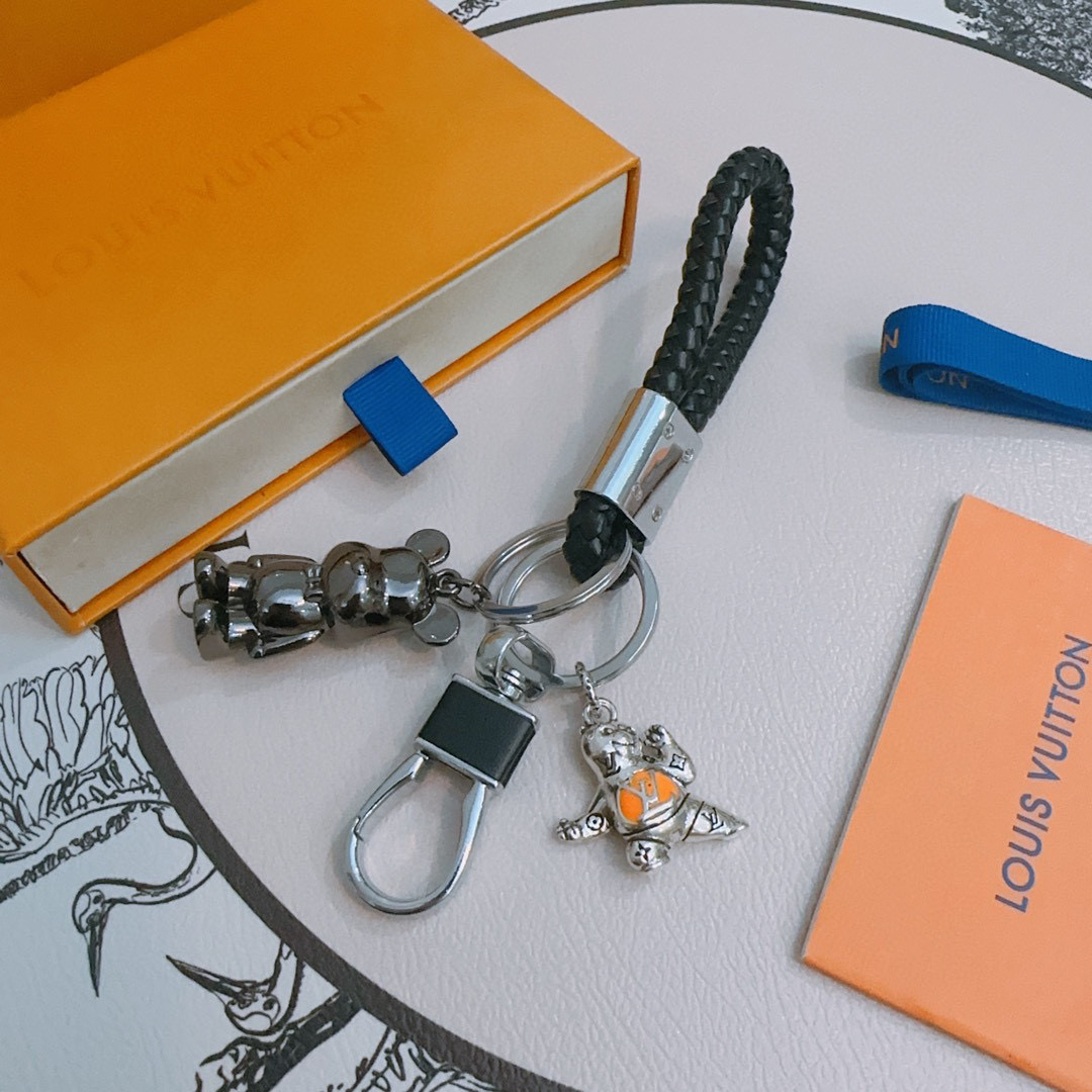 NO:113995,New products released LV keychain lv bag buckle, the latest bag hanging ornament is higher grade, the same Anger Forest series classic co-branded design concept keychain series, details are used to treat the version, non-market bright style, this model has been selling hot products in lv, very easy to match with trendy backpacks, jewelry boutique, louis vuitton, backpacks, keychain19860909新品发布LV钥匙扣 lv包包扣 最新款包包挂饰档次更高明星同款Anger Forest系列经典款联名设计理念钥匙扣系列 细节对版做旧处理 非市面亮面版型 这款一直在出 lv里面热卖款 非常好搭配潮流背包,饰品精品,louis vuitton,backpacks,keychain,Jewelry