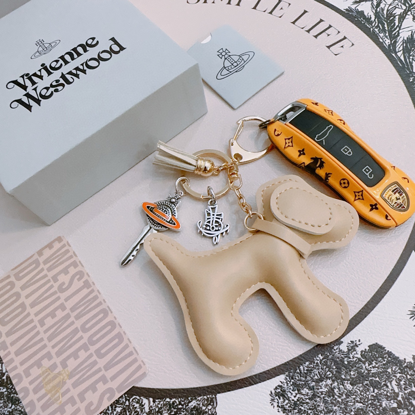 NO:109579,New product releases Queen Mother’s keychain, bag buckle, headphone box latest style bag hanging ornaments, higher grade, star style Anger Forest series classic co-branded design concept keychain series Details are used for the old version, non-market glossy version, This model has been released, Queen Mother’s best selling model, very easy to match with trendy backpacks, jewelry boutiques, backpacks, keychain19860909新品发布 西太后钥匙扣 包包扣 耳机盒最新款包包挂饰档次更高明星同款Anger Forest系列经典款联名设计理念钥匙扣系列 细节对版做旧处理 非市面亮面版型 这款一直在出 西太后里面热卖款 非常好搭配潮流背包,饰品精品,backpacks,keychain,Jewelry