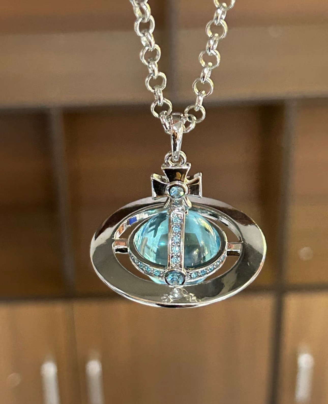 NO:109566,Classic large ball crystal Saturn necklace crystal necklace vivienne westwood queen mother Saturn necklace!  British fashion designer, mother of punk in fashion!  Fashionable and trendy style, powerful quality, super beautiful design!  The simple and elegant embroidery logo is exquisite. There is no need to worry about not looking good because of the new design of classic elements!  The perfect choice for gifts, fully showing the personality style. The quality is very high, and the whole jewelry gives people a big brand aura and is very exquisite. It improves the level of the whole person for several levels. It is definitely worth buying, jewelry quality, necklace19860909经典大号球水晶土星项链 水晶项链vivienne westwood西太后土星项链！英国时装设计师,时装的朋克之母！时尚潮流风格,品质强大,超美的设计！简约大气刺绣Logo精致这个款不用担心不好看,因为经典的元素洋气的新设计！赠礼的完美之选,充分展现个性风范.品质非常整个首饰给人大牌气场的同时又非常精致,让整个人的层次提升好几个level绝对值得入手,饰品精品,necklace,Jewelry