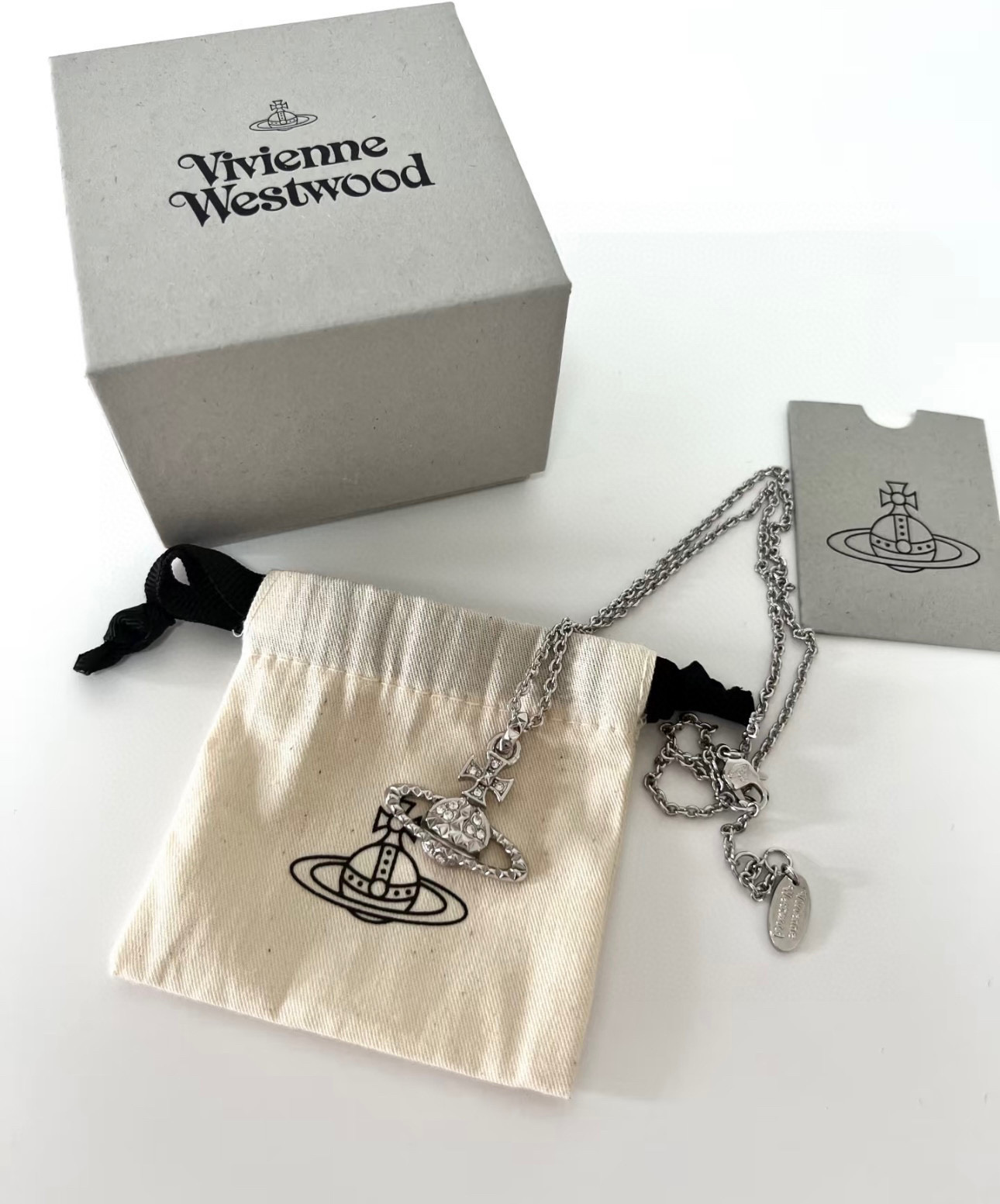 Vivienne Westwood vivienne westwood西太后项链土星 英国时装设计师 时装的朋克之母 潮流风格