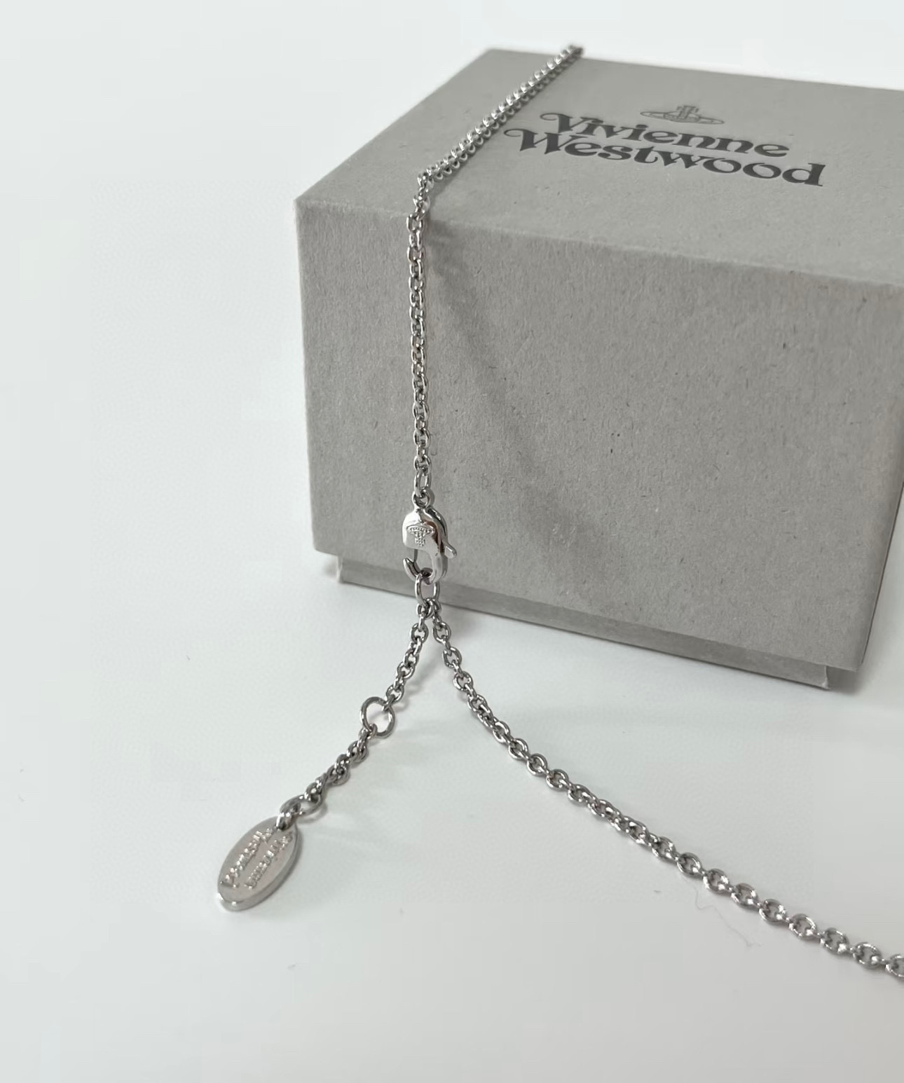 Vivienne Westwood vivienne westwood西太后项链土星 英国时装设计师 时装的朋克之母 潮流风格
