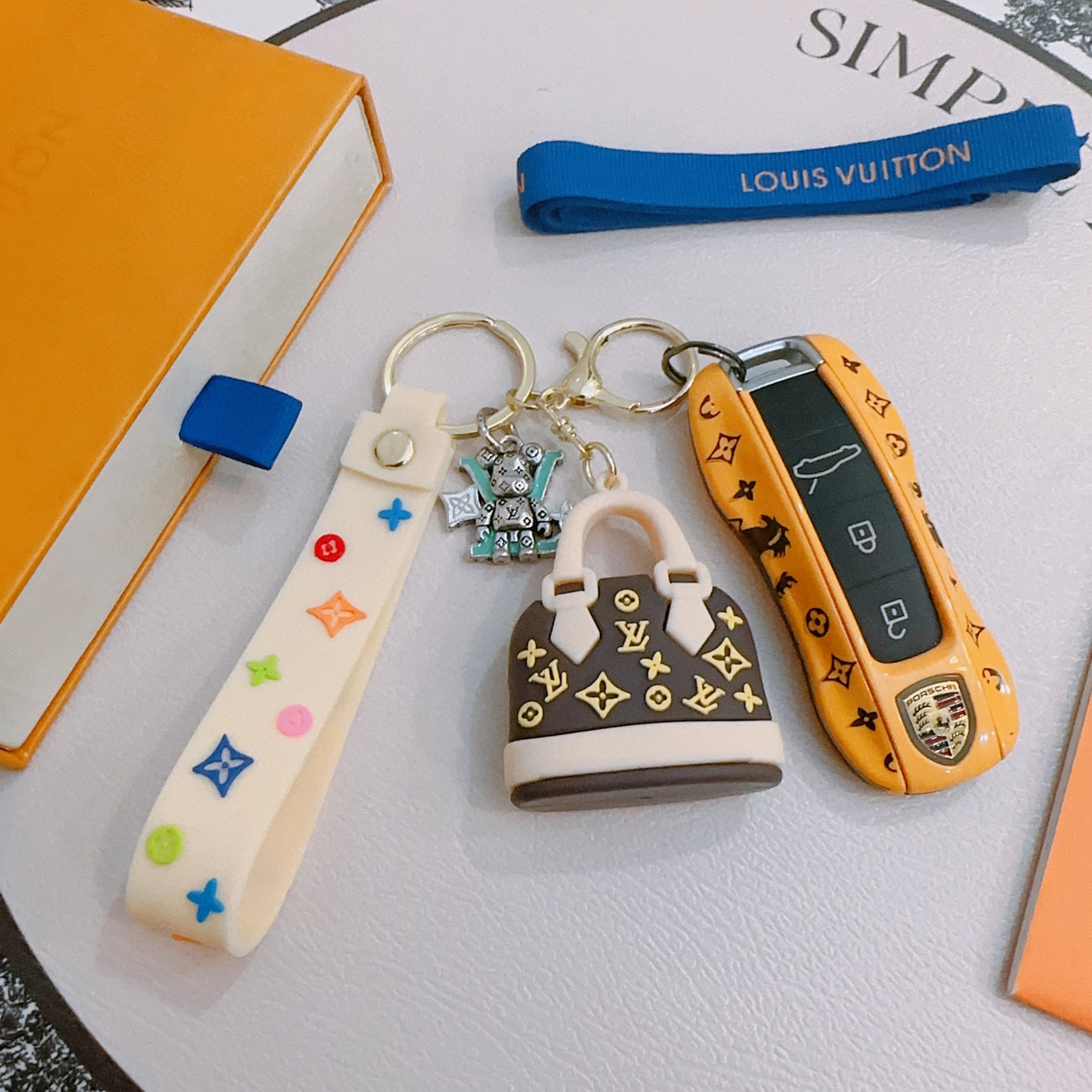 NO:112972,New products released LV keychain lv bag buckle, the latest bag hanging ornament is higher grade, the same Anger Forest series classic co-branded design concept keychain series, details are used to treat the version, non-market bright style, this model has been selling hot products in lv, very easy to match with trendy backpacks, jewelry boutique, louis vuitton, backpacks, keychain19860909新品发布LV钥匙扣 lv包包扣 最新款包包挂饰档次更高明星同款Anger Forest系列经典款联名设计理念钥匙扣系列 细节对版做旧处理 非市面亮面版型 这款一直在出 lv里面热卖款 非常好搭配潮流背包,饰品精品,louis vuitton,backpacks,keychain,Jewelry