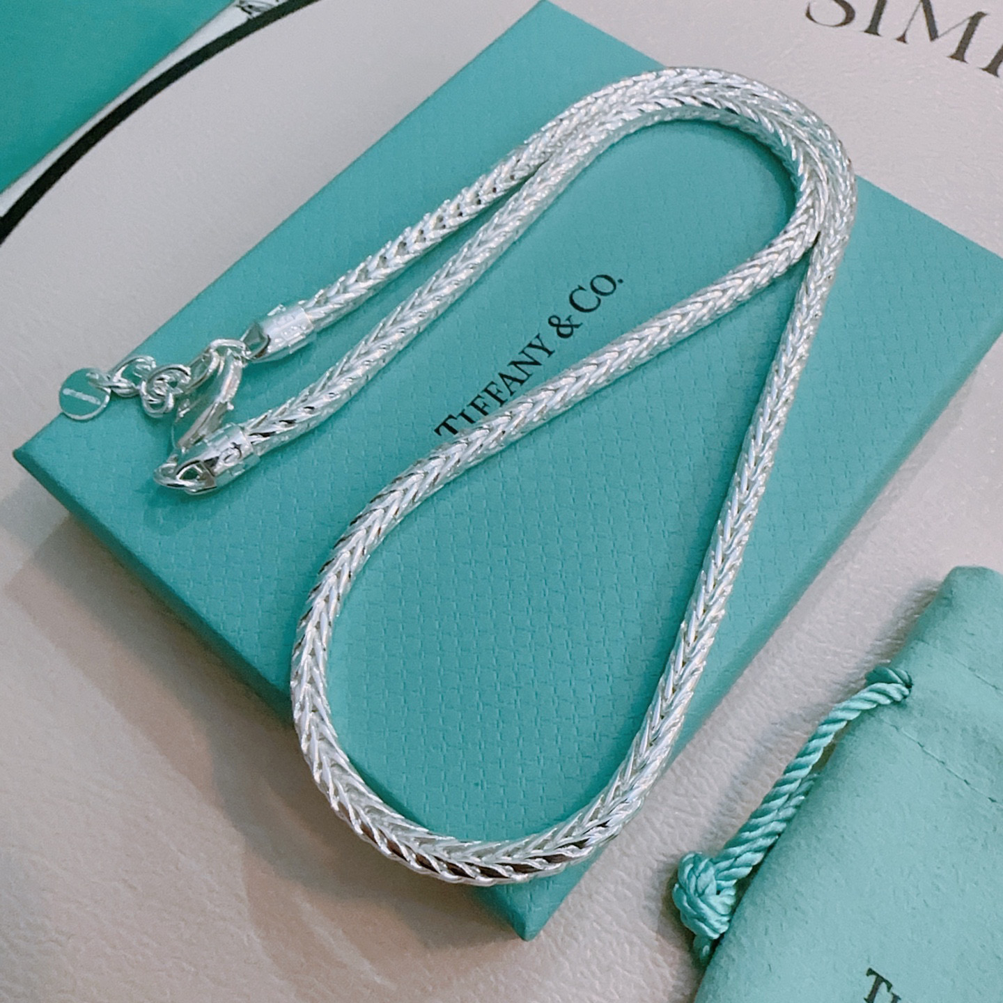 NO:112973,Tiffany Necklace TIFFNY&CO. The counter Seiko Silver version has the same style, retro and old style, original reproduction, purely handmade, authentic model opening, fashion essentials, both men and women can wear, couple style, rock punk silver style, trendy and versatile, same style on the official website, fine jewelry, tiffany, necklace19860909蒂芙尼项链TIFFNY&CO. 专柜精工银版本明星同款 复古做旧风 原版复刻 纯手工打造 ～正品开模潮流时尚必备 男女均可佩戴 情侣款同款 摇滚朋克银风格 潮流百搭 官网同款,饰品精品,tiffany,necklace,Jewelry