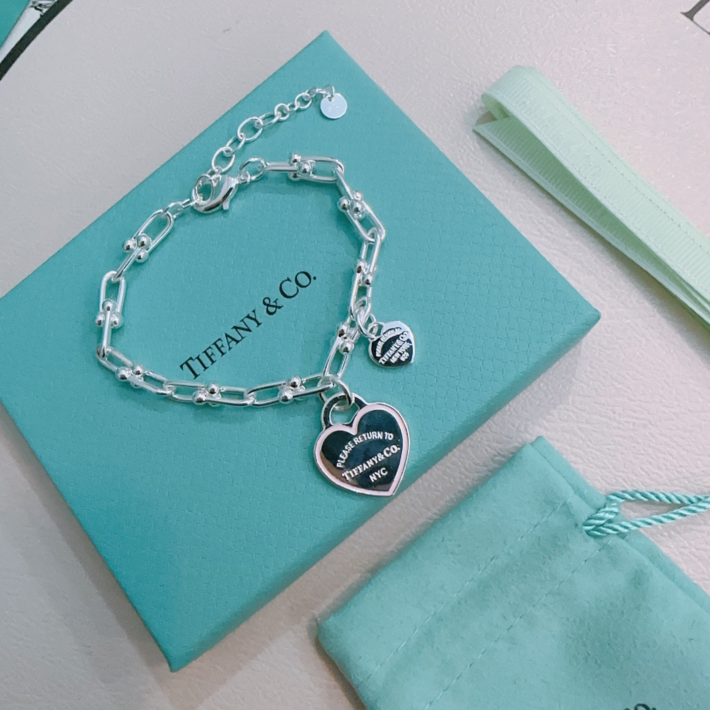 NO:109802,Tiffany TIFFNY&CO. The counter Seiko silver version bracelet has the same style as the stars, retro and old style, original reproduction, purely handmade, authentic model opening trendy and fashion essentials, both men and women can wear it, couple style, rock punk silver style, trendy and versatile, the same style on the official website (adjustable), jewelry quality, tiffany, bracelet19860909蒂芙尼 TIFFNY&CO. 专柜精工银版本手链明星同款 复古做旧风 原版复刻 纯手工打造 ～正品开模潮流时尚必备 男女均可佩戴 情侣款同款 摇滚朋克银风格 潮流百搭 官网同款（可调节）,饰品精品,tiffany,bracelet,Jewelry