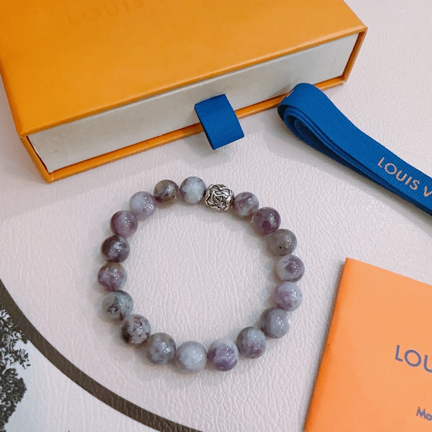 NO:112263,The new Seiko version of the counter Louis Vuitton LV bracelet multi-element agate-two-silver style bracelet, same style, retro and old style, original reproduction, pure handmade, authentic model opening trend and fashion essentials, both men and women can wear, same style, couple style, rock punk, silver style, retro elements, trendy and versatile, same style, same style on the official website, fine jewelry, louis vuitton, louis vuitton, bracelet19860909专柜新款精工版本路易威登LV手链多元素玛瑙泰银风格手链 明星同款 复古做旧风 原版复刻 纯手工打造 正品开模潮流时尚必备 男女均可佩戴 情侣款同款 摇滚朋克泰银风格 复古元素 潮流百搭 官网同款,饰品精品,louis vuitton,louis vuitton,bracelet,Jewelry