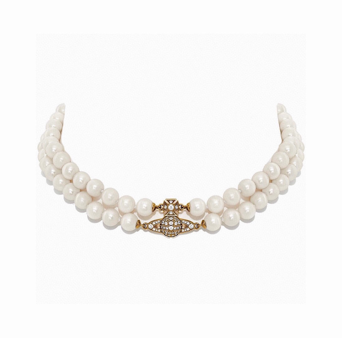 NO:112687,[New product is on the shelves] Queen Mother Citizen Saturn Pearl Necklace [VivienneWestwood] is a big recommendation. You must put it in the whole set, and you must enter it with your eyes closed!  The pure crown ball is a classic symbol. The shining Saturn ring outlines the flow of future waves and light, opening up a new encounter with the future!  We are consistent with ZP. The diamonds on Saturn are also customized Swarovski rhinestones, not made with plastic beads and diamonds on the market!  You can feel its texture, feel and luster when you get it. Nice, with rhinestone embellishments appear on Saturn's design, adding a lot of cool, fashionable and pretty looks, making the punk a little girl at the same time, and bringing a group of fashion fans!  It looks good, salty or sweet, pure or desirable!  Love at first glance, it is definitely a stubborn stick in the 