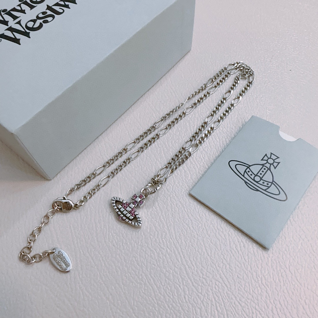 NO:113977,(45cm) High-quality classic Saturn necklace for men and women, necklace vivienne westwood Queen Mother Saturn necklace!  British fashion designer, mother of punk in fashion!  Fashionable and trendy style, powerful quality, super beautiful design!  The simple and elegant embroidery logo is exquisite. There is no need to worry about not looking good because of the new design of classic elements!  The perfect choice for gifts, fully showing the personality style. The quality is very high, and the whole jewelry gives people a big brand aura and is very exquisite. It improves the level of the whole person for several levels. It is definitely worth buying, jewelry quality, necklace19860909（45cm） 高品质经典大土星项链男女同款 项链vivienne westwood西太后土星项链！英国时装设计师,时装的朋克之母！时尚潮流风格,品质强大,超美的设计！简约大气刺绣Logo精致这个款不用担心不好看,因为经典的元素洋气的新设计！赠礼的完美之选,充分展现个性风范.品质非常整个首饰给人大牌气场的同时又非常精致,让整个人的层次提升好几个level绝对值得入手,饰品精品,necklace,Jewelry