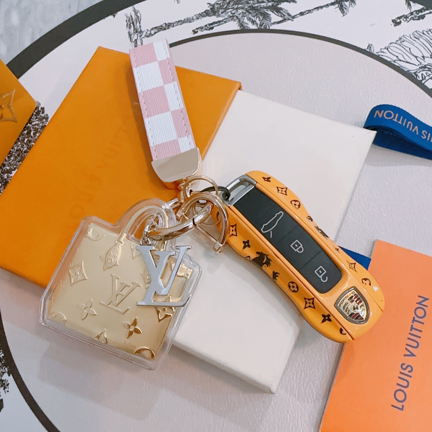 NO:114612,New 999 gold LV keychain lv bag buckle latest bag hanging ornament higher grade star Anger Forest series classic co-branded design concept keychain series Details are used to treat versions, non-market bright style This model has been selling hot products in lv, very easy to match with trendy backpacks, jewelry boutiques, louis vuitton, backpacks, keychain19860909新品999足金LV钥匙扣 lv包包扣 最新款包包挂饰档次更高明星同款Anger Forest系列经典款联名设计理念钥匙扣系列 细节对版做旧处理 非市面亮面版型 这款一直在出 lv里面热卖款 非常好搭配潮流背包,饰品精品,louis vuitton,backpacks,keychain,Jewelry