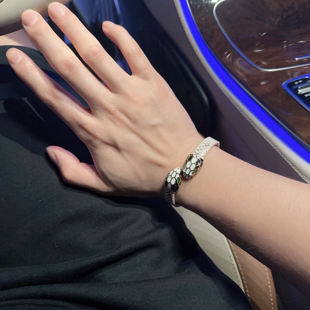         高品质宝格丽牛皮手绳手链💍原单货专柜新款开模复古潮流时尚必备 男女均可佩戴 情侣款同款 