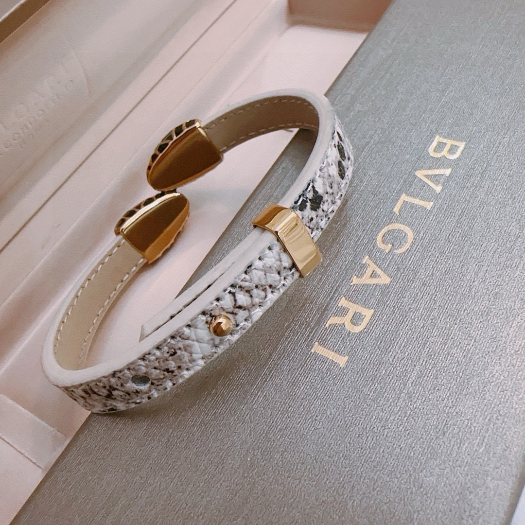         高品质宝格丽牛皮手绳手链💍原单货专柜新款开模复古潮流时尚必备 男女均可佩戴 情侣款同款 