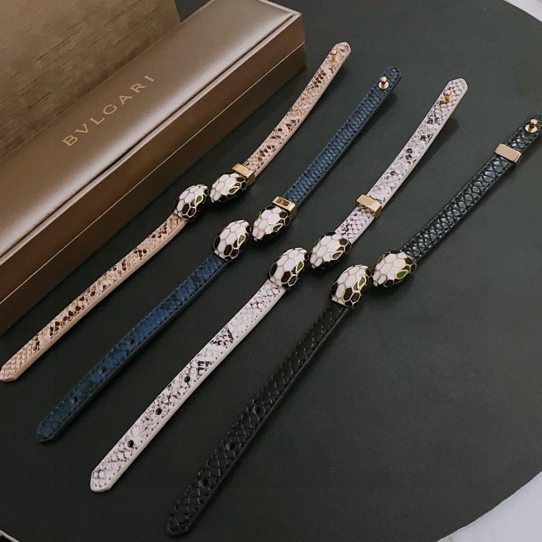         高品质宝格丽牛皮手绳手链💍原单货专柜新款开模复古潮流时尚必备 男女均可佩戴 情侣款同款 