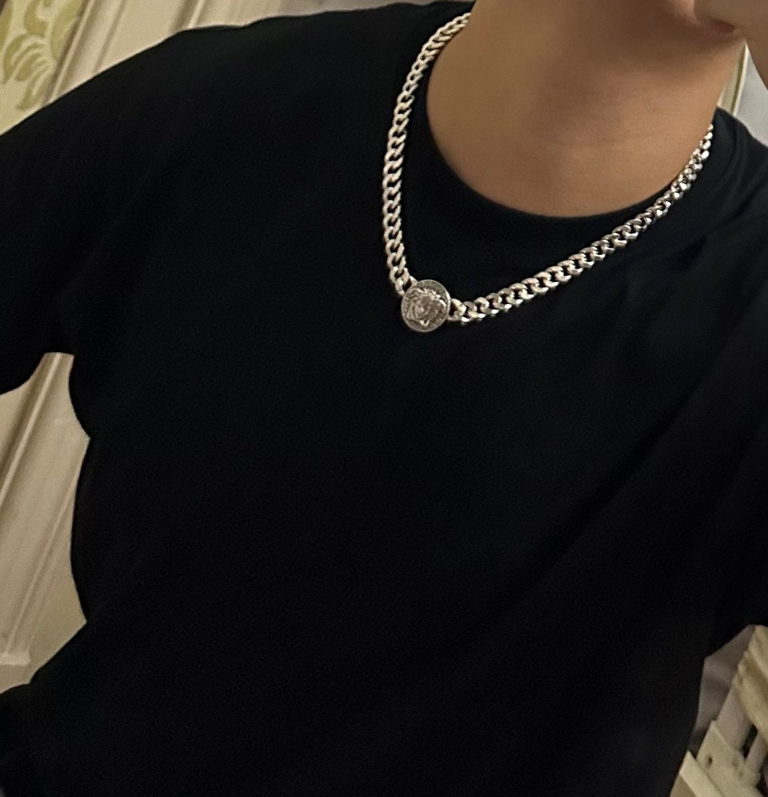    高品质范思哲项链美杜莎头像原单货专柜新款开模复古潮流时尚必备 男女均可佩戴 情侣款同款 摇滚朋克泰