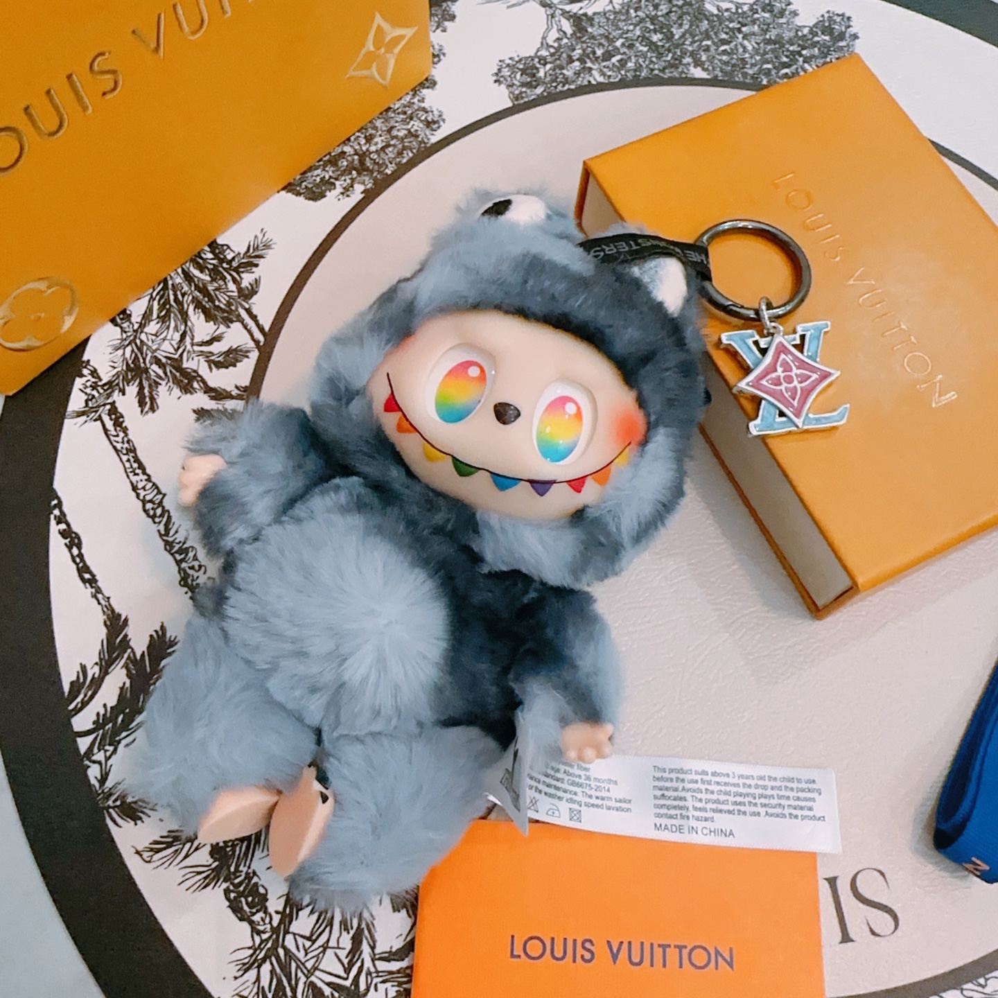 Louis Vuitton X Monster Anger Forest Porte-Clés, Accessoire de Sac Tendance
