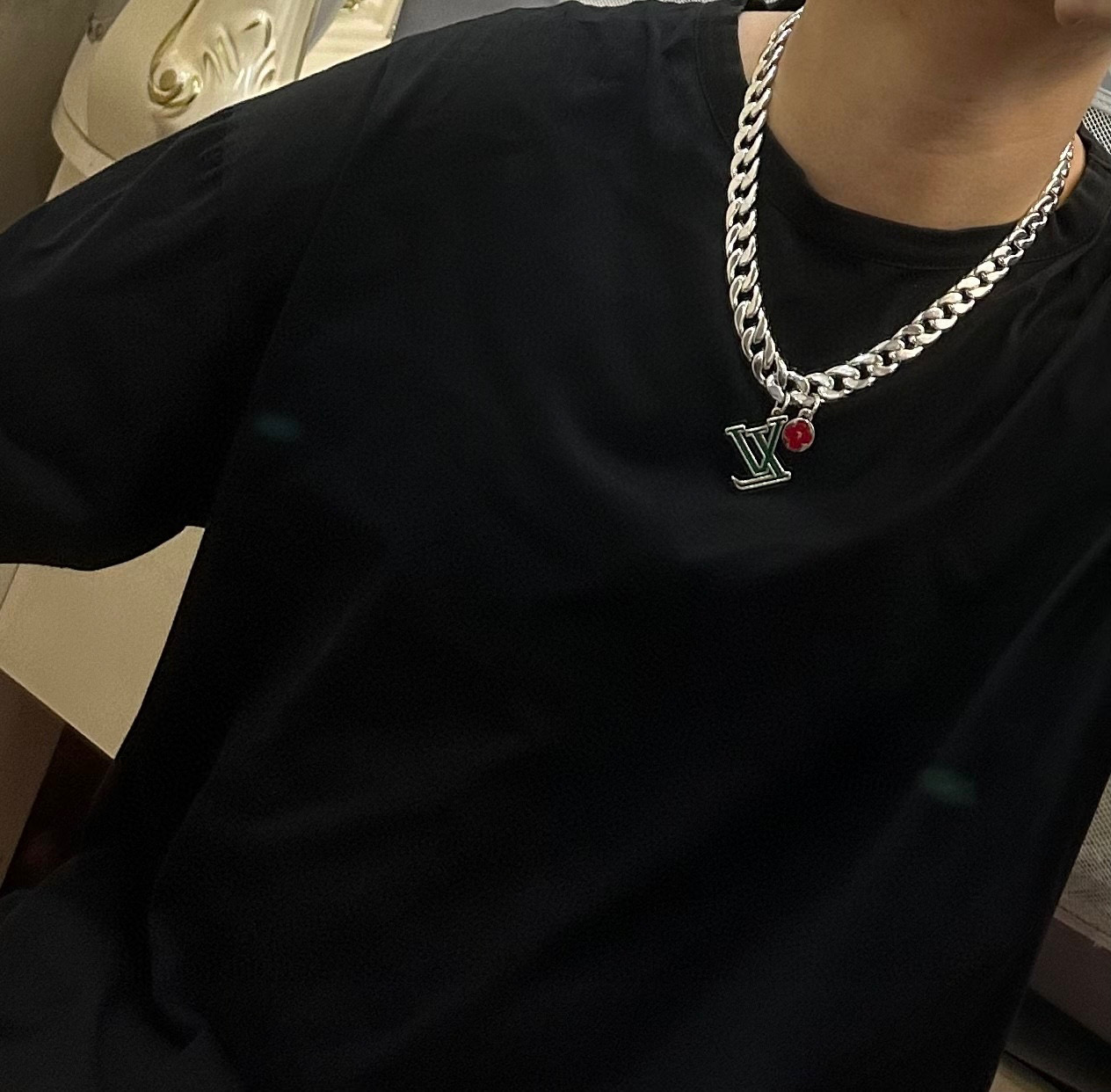     LV路易威登项链🇷🇼原单货🇷🇼专柜新款开模复古潮流时尚必备 男女均可佩戴 情侣款同款 摇滚朋克泰