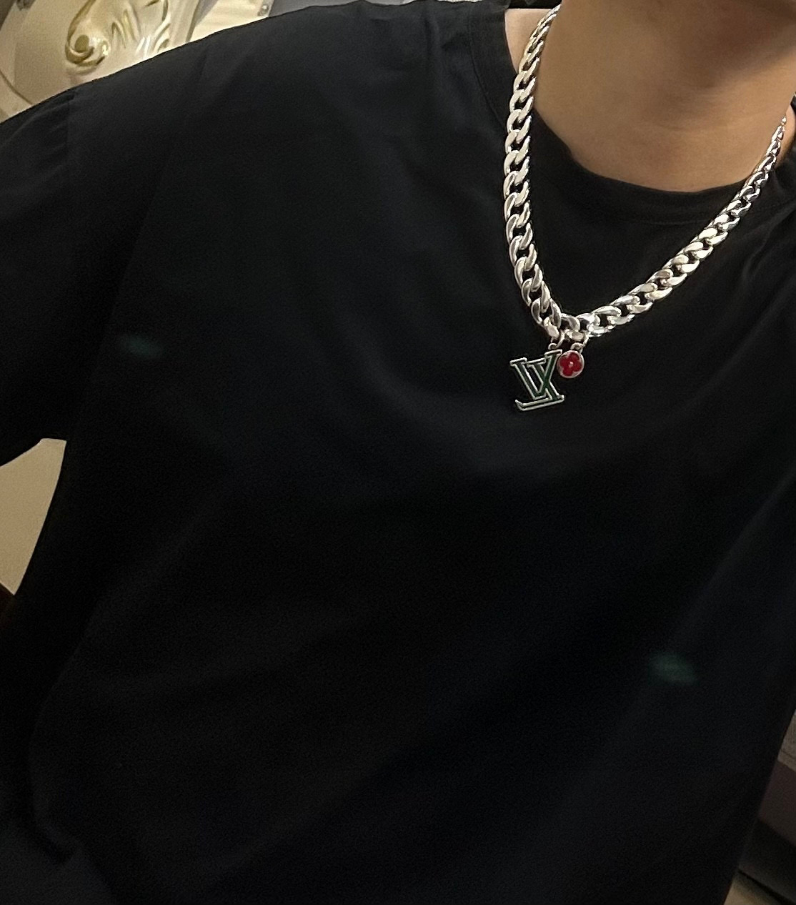     LV路易威登项链🇷🇼原单货🇷🇼专柜新款开模复古潮流时尚必备 男女均可佩戴 情侣款同款 摇滚朋克泰
