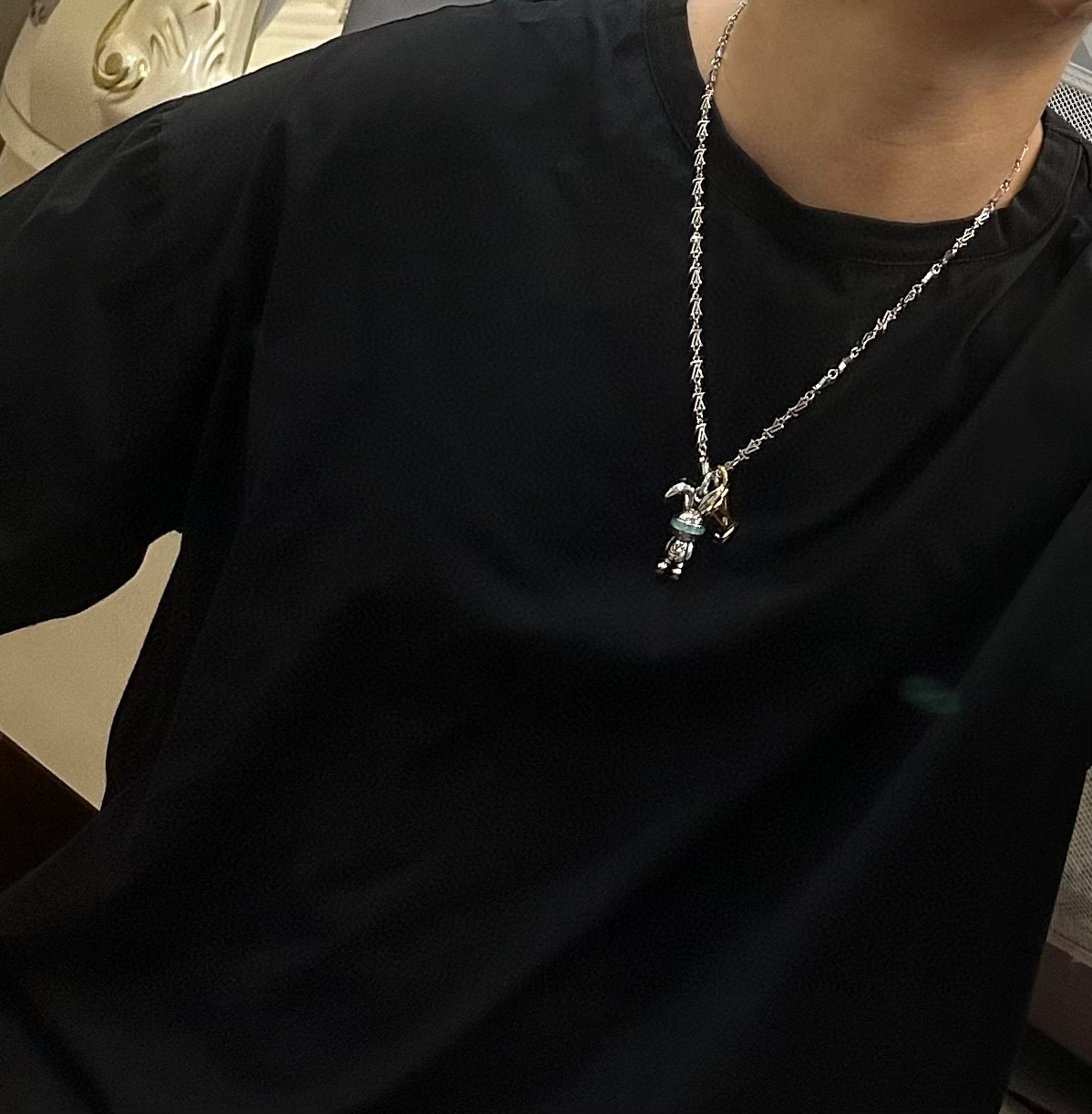     LV路易威登项链🇷🇼原单货🇷🇼专柜新款开模复古潮流时尚必备 男女均可佩戴 情侣款同款 摇滚朋克泰
