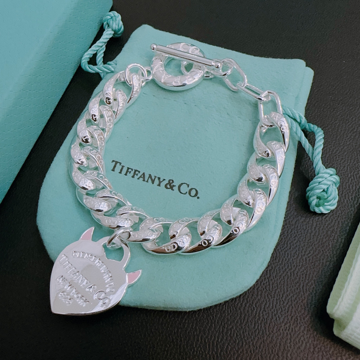   蒂芙尼手链🩵 TIFFNY&CO. 专柜精工银版本   明星同款 复古做旧风 原版复刻 纯手工打造 