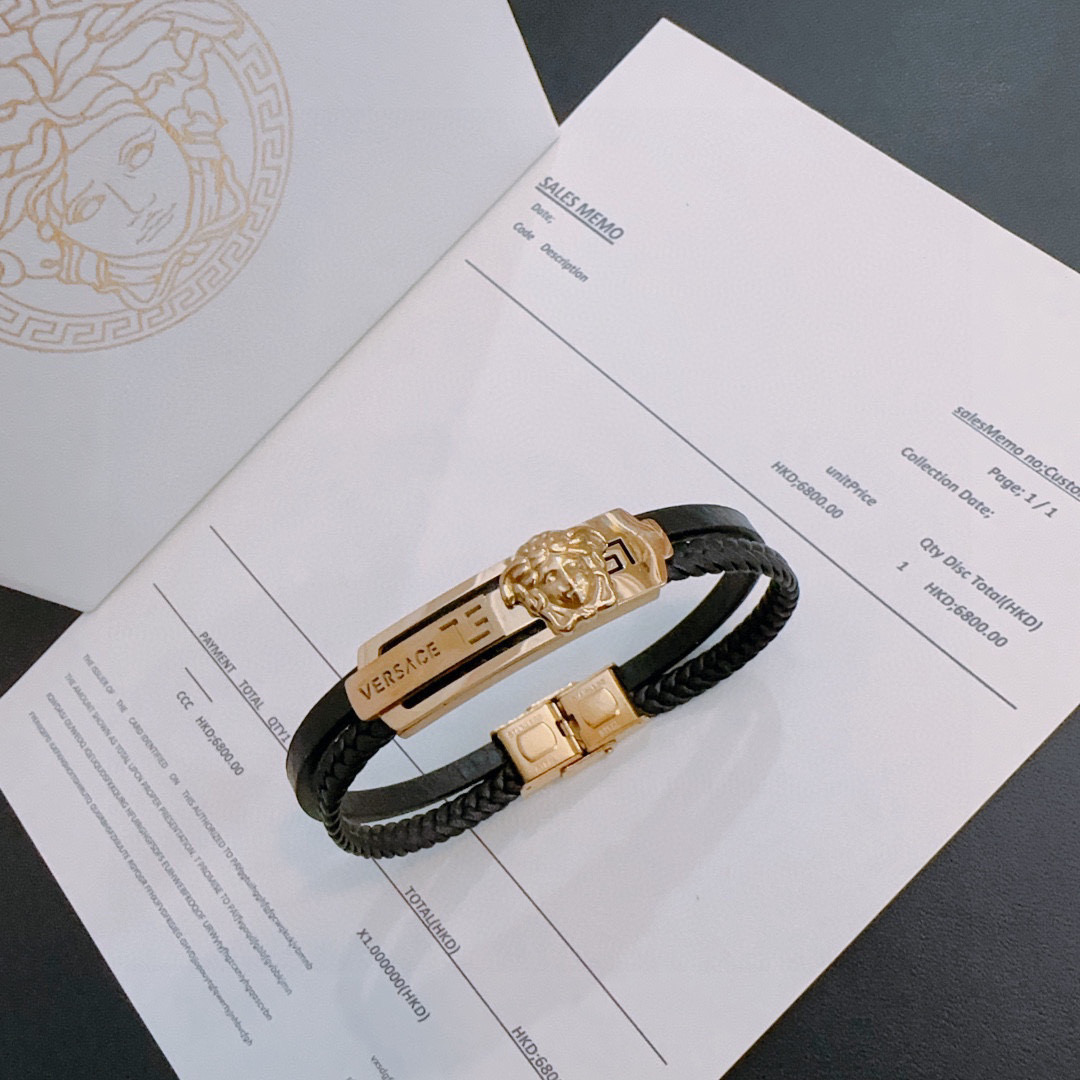   Versace 范思哲 杜美莎标志牛皮手绳手链 帅气酷炫 同时透露着一丝不羁的自由气息 展现别样趣味