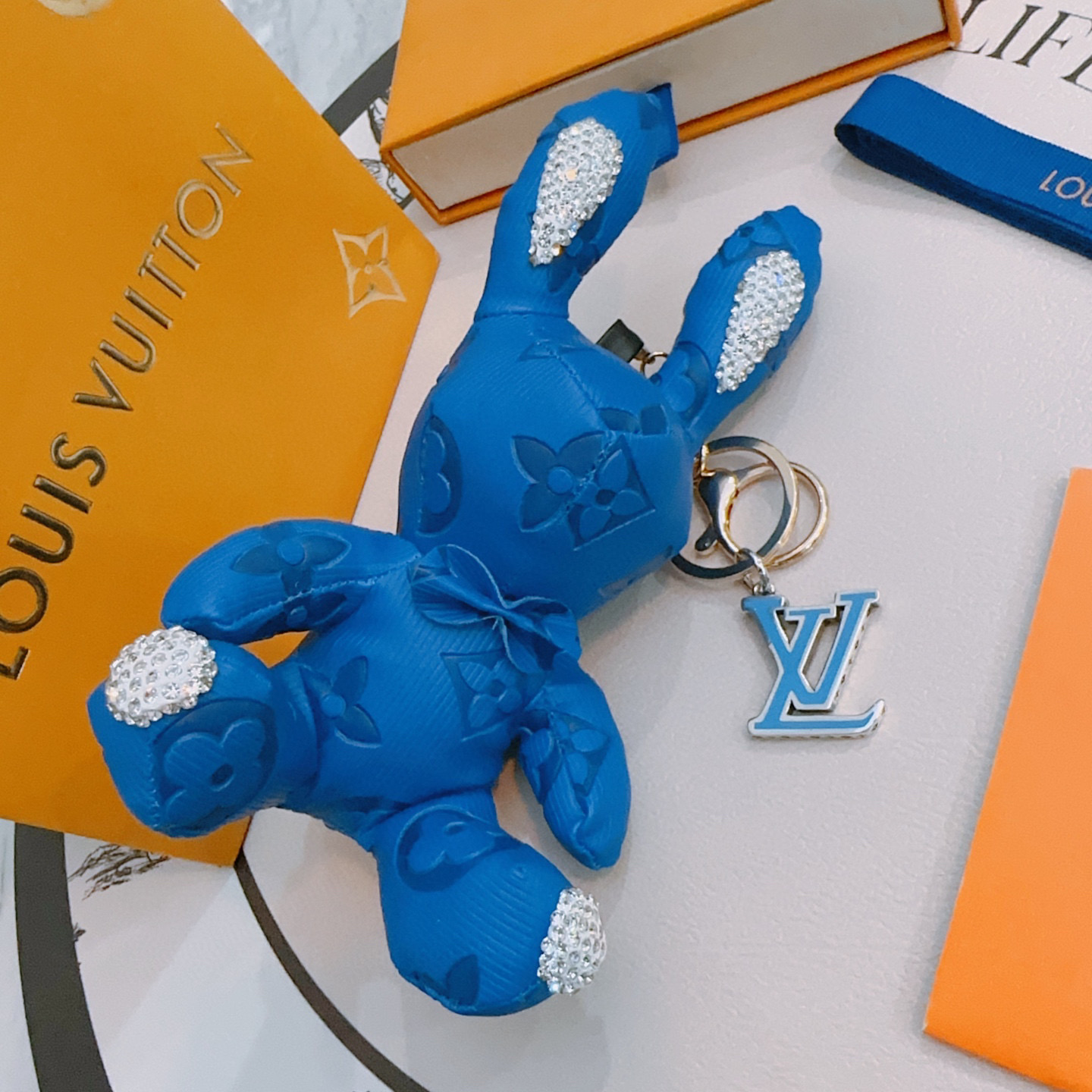    新品发布LV钥匙扣 lv包包扣 最新款包包挂饰档次更高明星同款Anger Forest系列经典款联