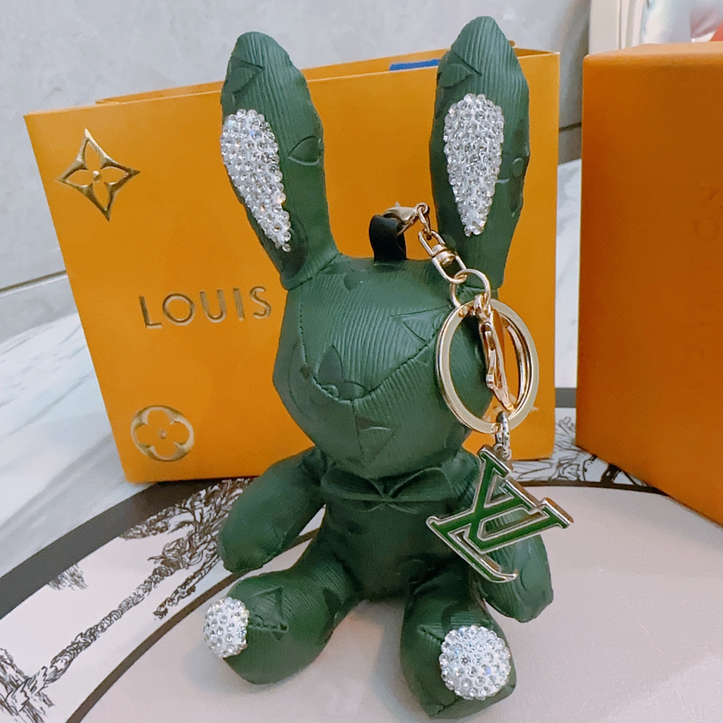    新品发布LV钥匙扣 lv包包扣 最新款包包挂饰档次更高明星同款Anger Forest系列经典款联