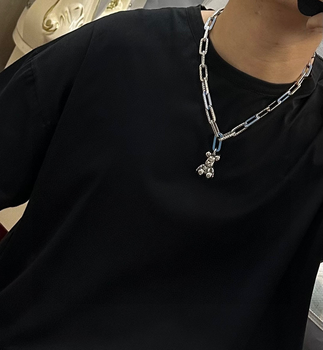    LV路易威登项链🇷🇼原单货🇷🇼专柜新款开模复古潮流时尚必备 男女均可佩戴 情侣款同款 摇滚朋克泰