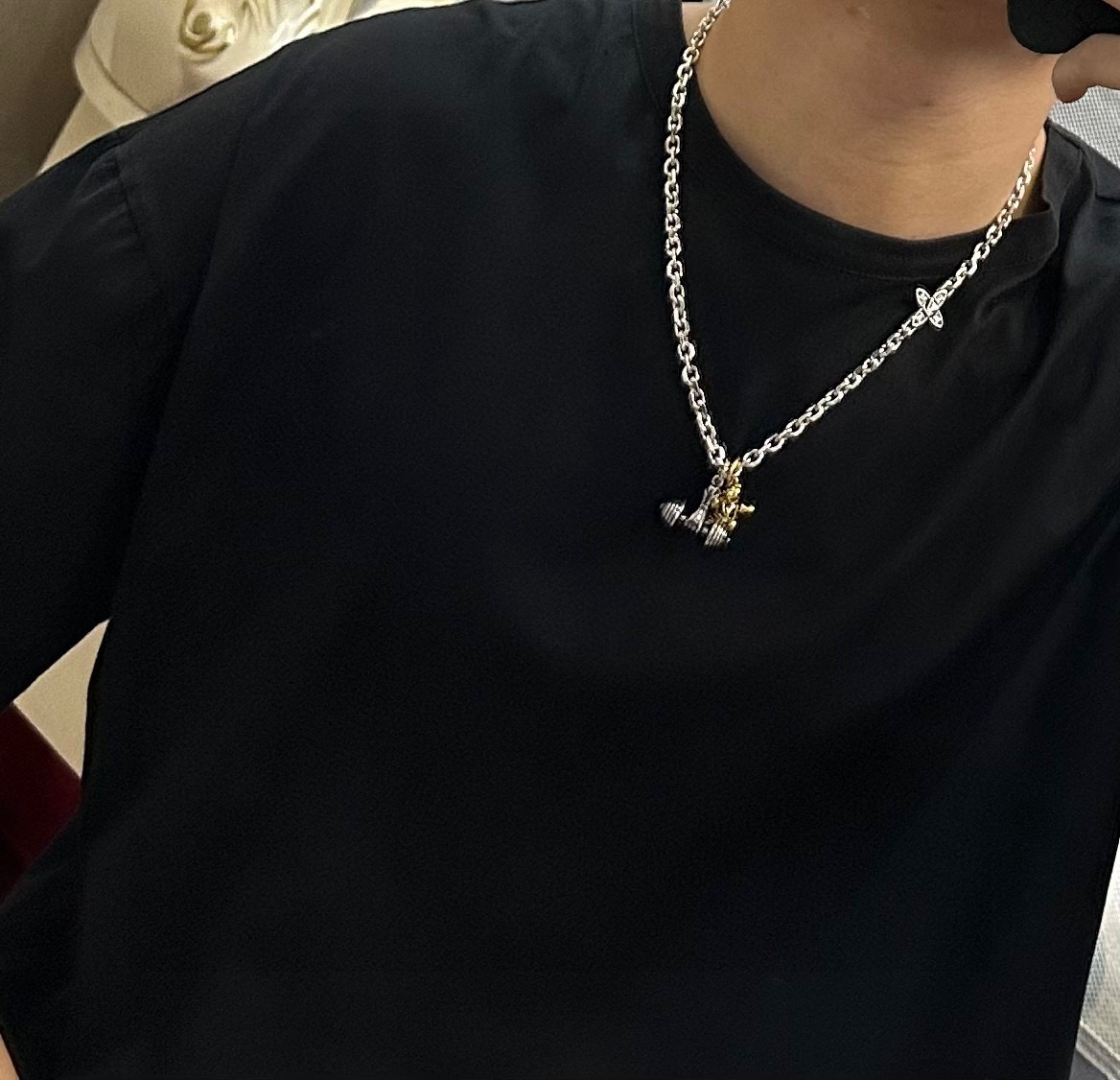     路易威登 LV项链🇷🇼原单货🇷🇼专柜新款开模复古潮流时尚必备 男女均可佩戴 情侣款同款 摇滚朋克