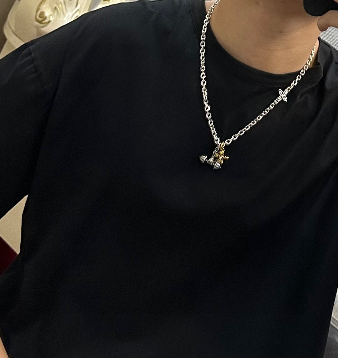     路易威登 LV项链🇷🇼原单货🇷🇼专柜新款开模复古潮流时尚必备 男女均可佩戴 情侣款同款 摇滚朋克