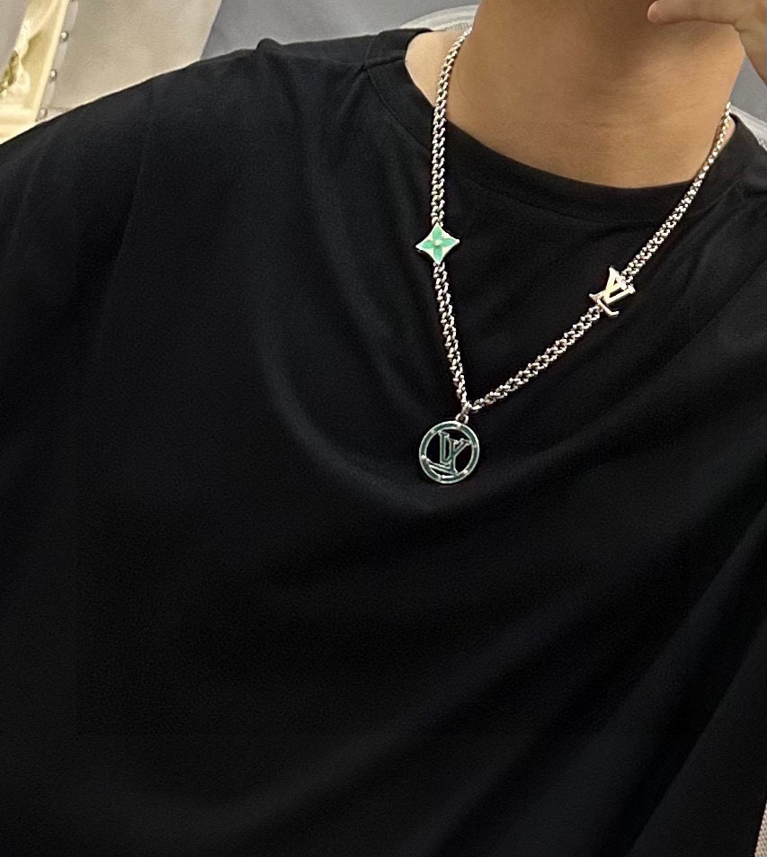     路易威登 LV项链🇷🇼原单货🇷🇼专柜新款开模复古潮流时尚必备 男女均可佩戴 情侣款同款 摇滚朋克