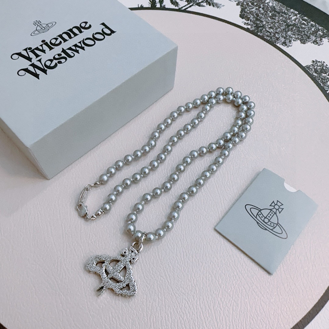      𝐕𝐢𝐯𝐢𝐞𝐧𝐧𝐞 𝐖𝐞𝐬𝐭𝐰𝐨𝐨𝐝🪐✨
高品质经典大土星项链男女同款（60cm）
项链vivi