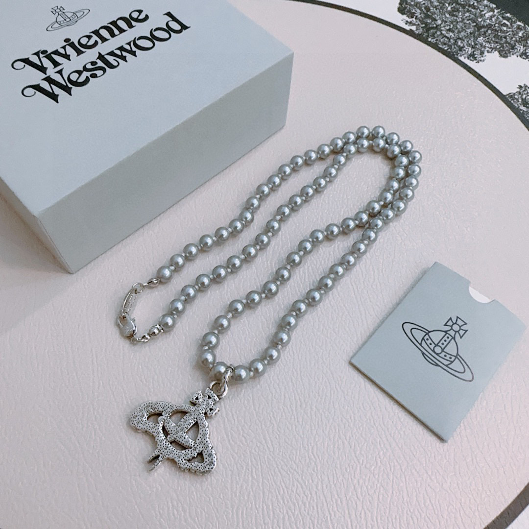      𝐕𝐢𝐯𝐢𝐞𝐧𝐧𝐞 𝐖𝐞𝐬𝐭𝐰𝐨𝐨𝐝🪐✨
高品质经典大土星项链男女同款（60cm）
项链vivi