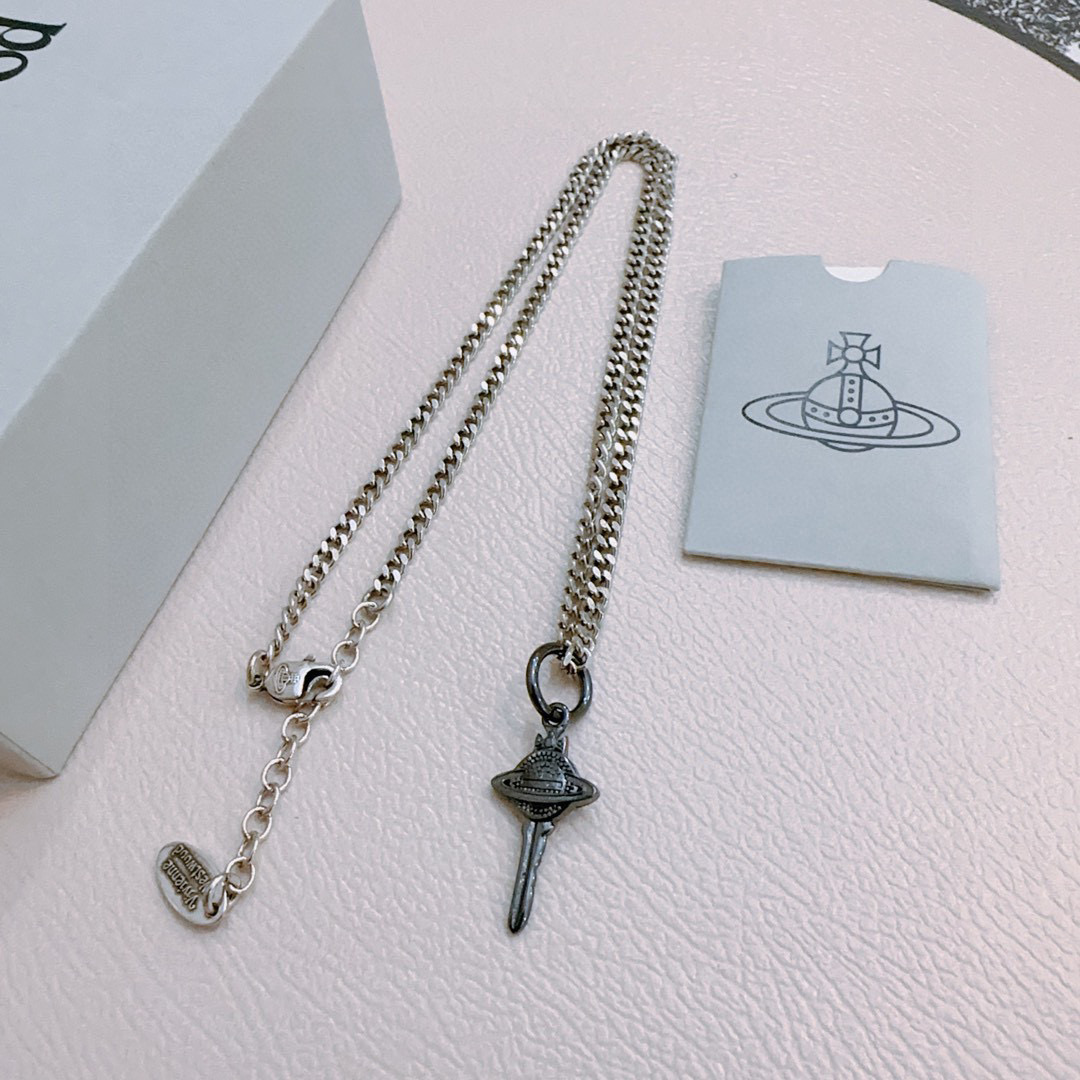      𝐕𝐢𝐯𝐢𝐞𝐧𝐧𝐞 𝐖𝐞𝐬𝐭𝐰𝐨𝐨𝐝🪐✨（45cm）
高品质经典大土星项链男女同款
项链vivi