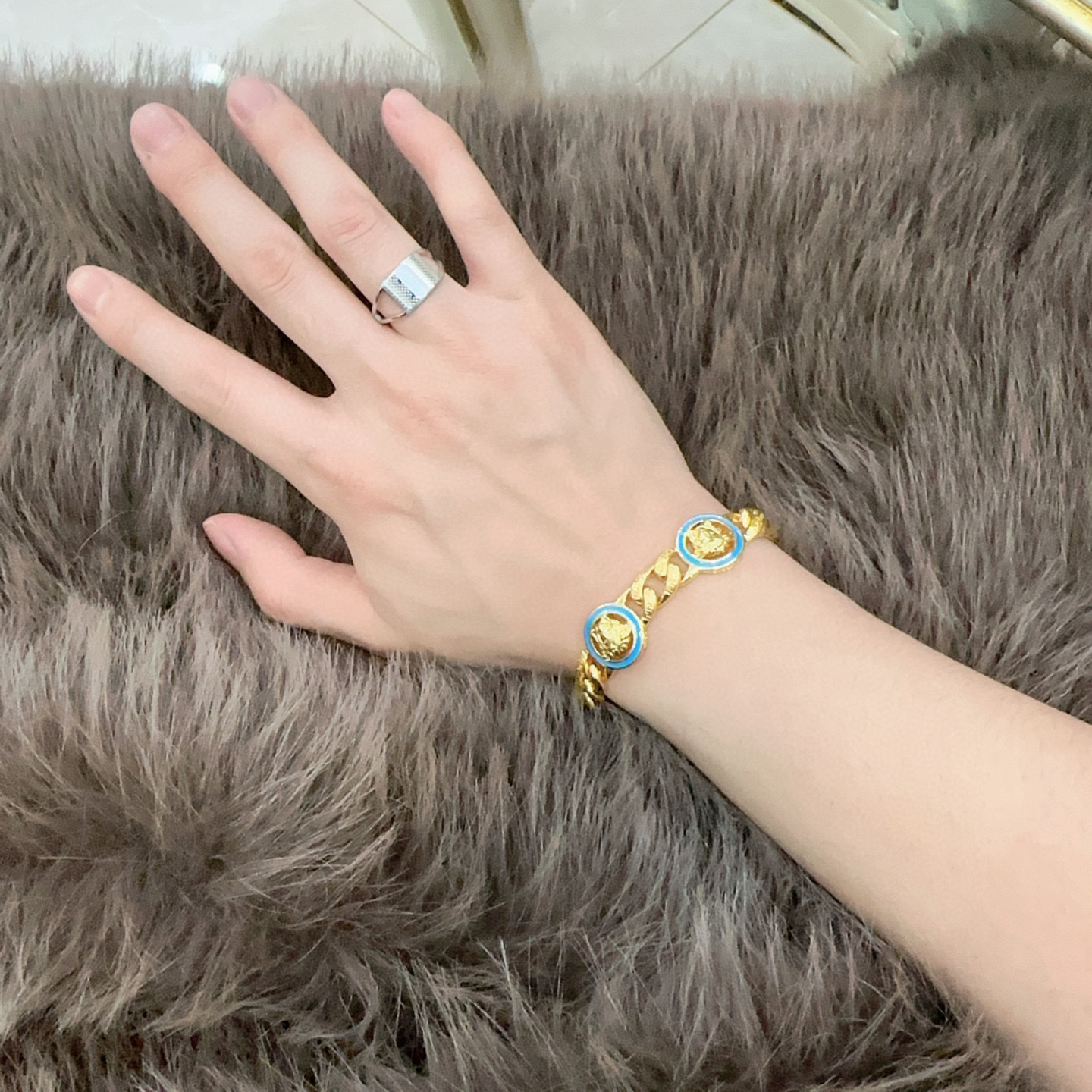    高品质范思哲项链美杜莎头像原单货专柜新款开模复古潮流时尚必备 男女均可佩戴 情侣款同款 摇滚朋克泰