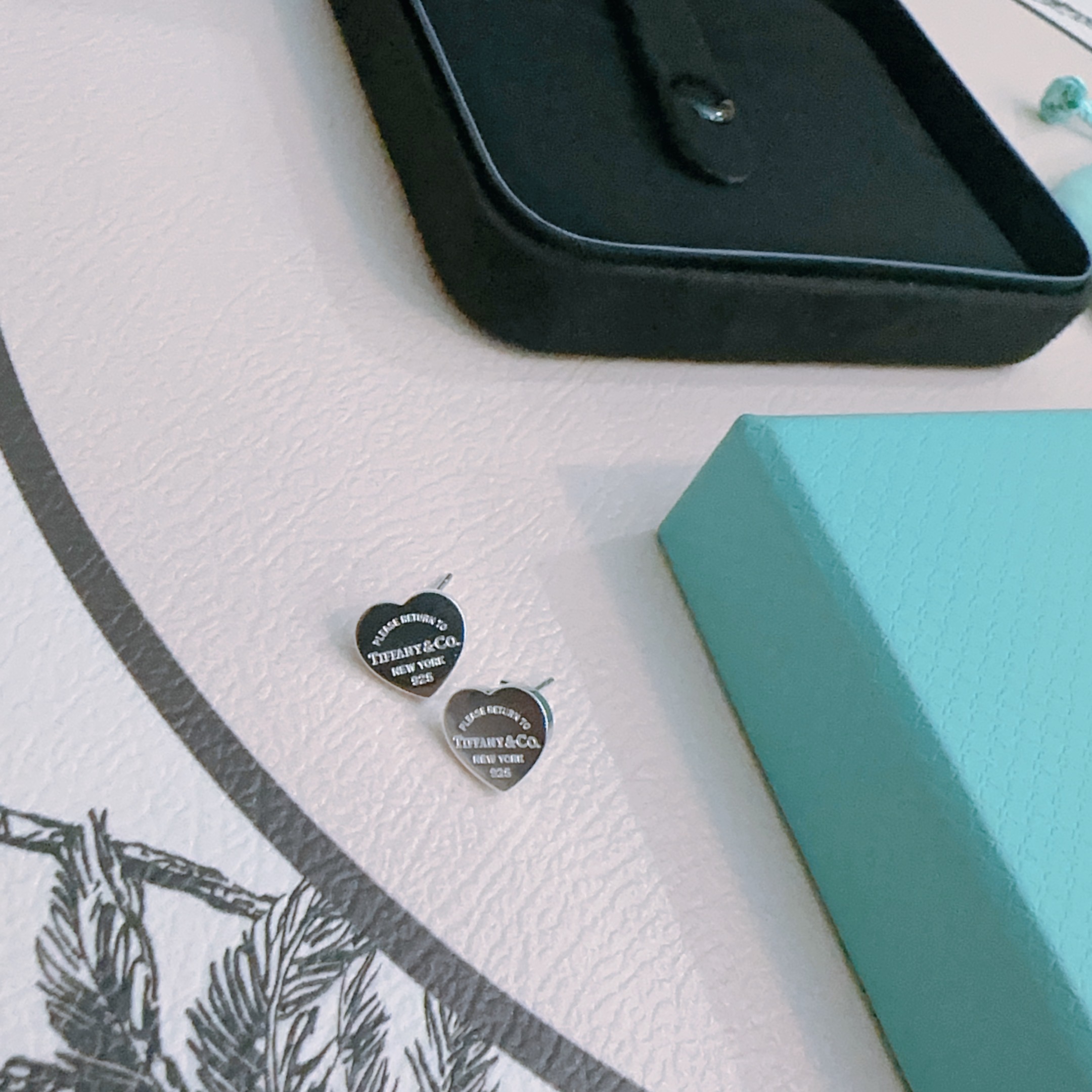  👑新款爱心耳钉 Return to Tiffany™ 系列灵感源自 1969 年问世的标志性钥匙扣，经
