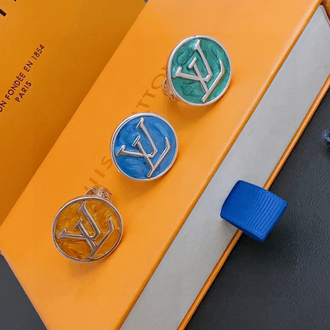         高品质路易威登LV戒指🇷🇼原单货🇷🇼专柜新款开模复古潮流时尚必备 男女均可佩戴 情侣款同