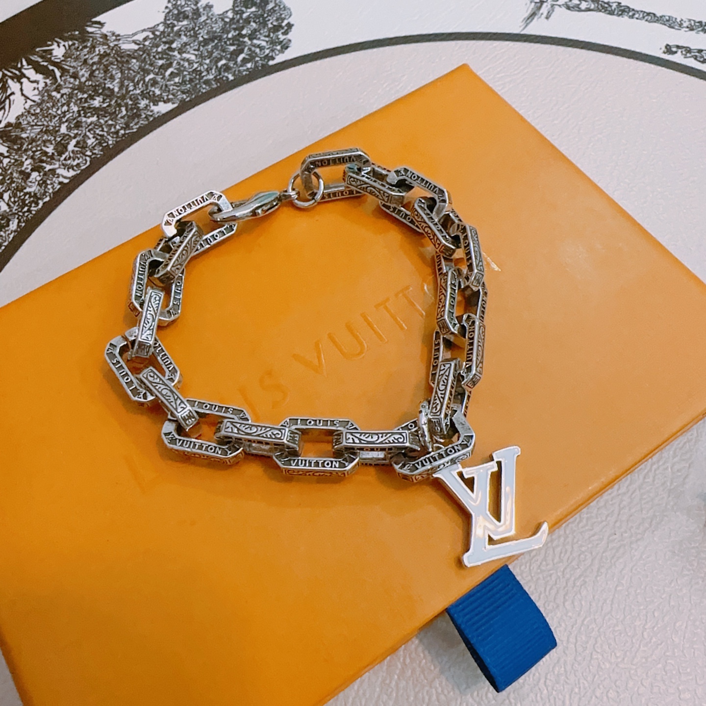         高品质路易威登LV手链🇷🇼原单货🇷🇼专柜新款开模复古潮流时尚必备 男女均可佩戴 情侣款同