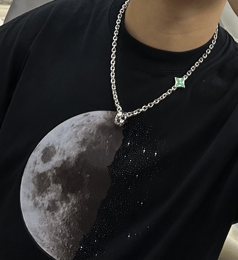     路易威登 LV项链🇷🇼原单货🇷🇼专柜新款开模复古潮流时尚必备 男女均可佩戴 情侣款同款 摇滚朋克