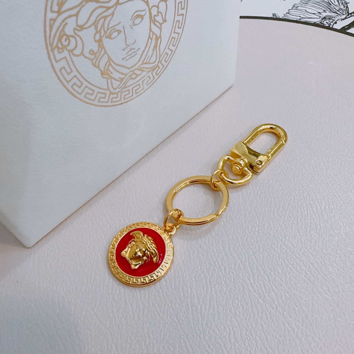    新品发布范思哲钥匙扣 包包扣 最新款包包挂饰档次更高明星同款Anger Forest系列经典款联名